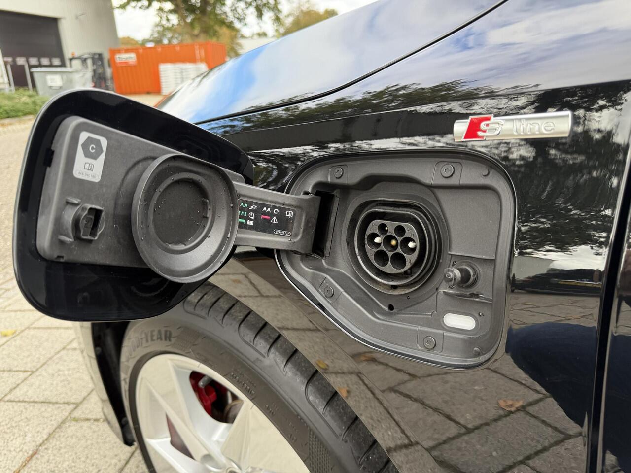 Audi A3 SPORTBACK 45 TFSI e S-Line Competition edition | Afneembare Trekhaak | Dealer onderhouden |