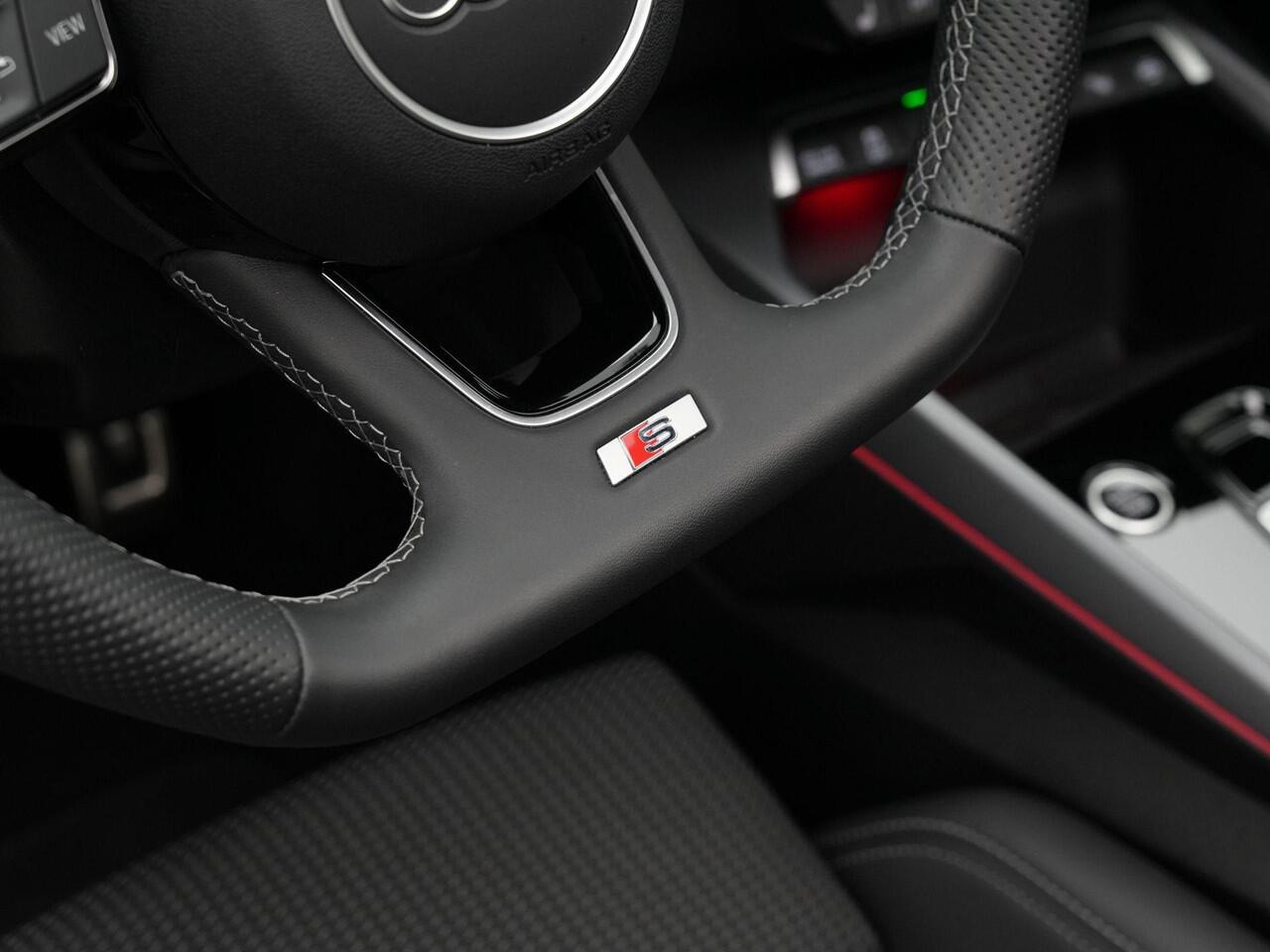 Audi A3 SPORTBACK 45 TFSI e 272 pk S-tronic S edition Competition / S-Line | Panoramadak | Elektr. verstelbare stoelen | Matrix LED | Achteruitrijcamera