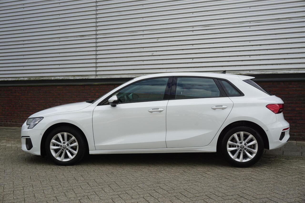 Audi A3 SPORTBACK 35 TFSI150PK/Digitaal Dashboard/Camera/Automatisch inparkeer hulpsysteem.