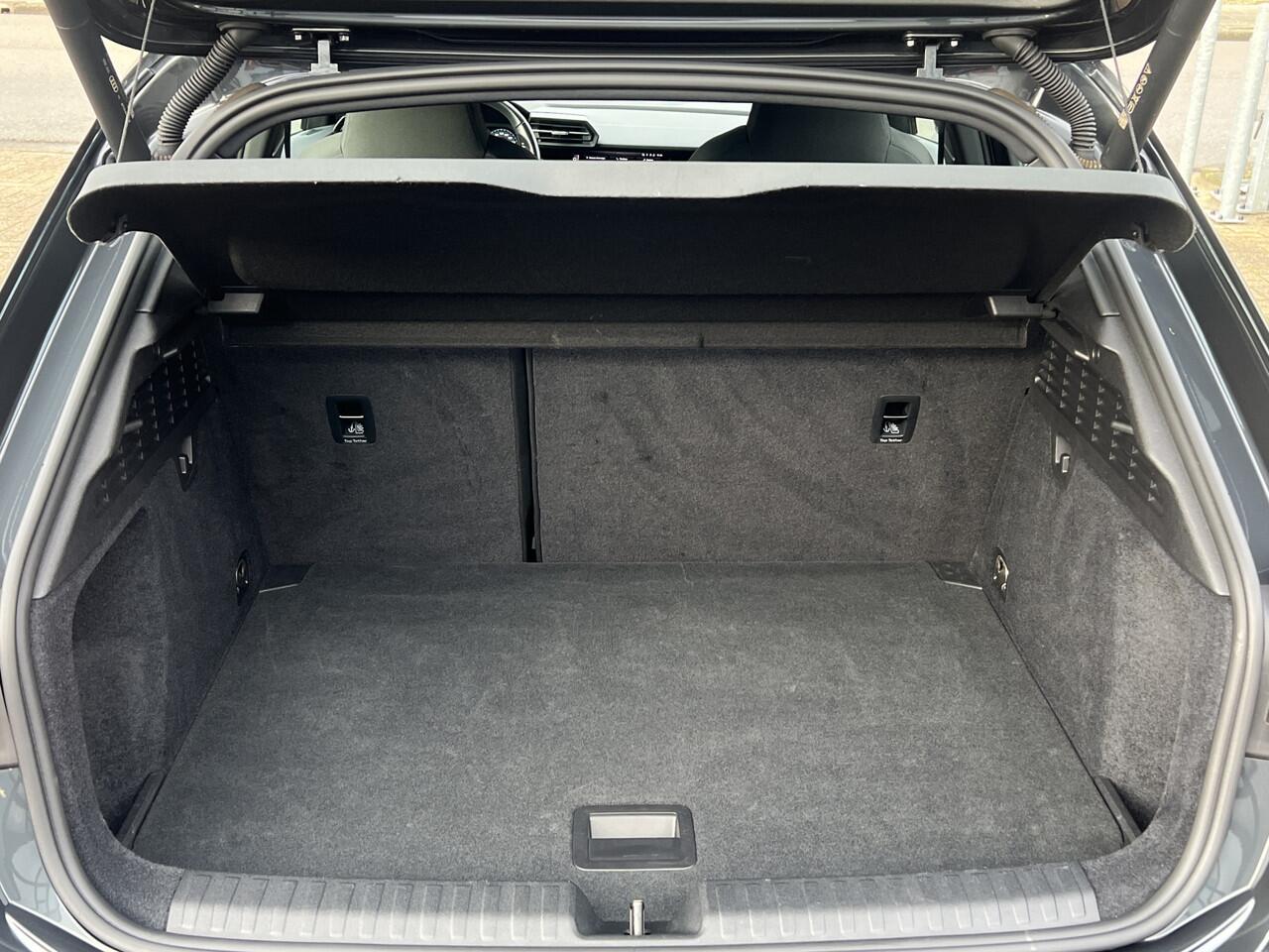 Audi A3 SPORTBACK 35 TFSI 150 pk Automaat Business Edition Navi Camera Sportstoelen Stoelverwarming Parkeersensoren v+a Led Koplampen Carplay Mild Hybride NL Auto 1e Eigenaar