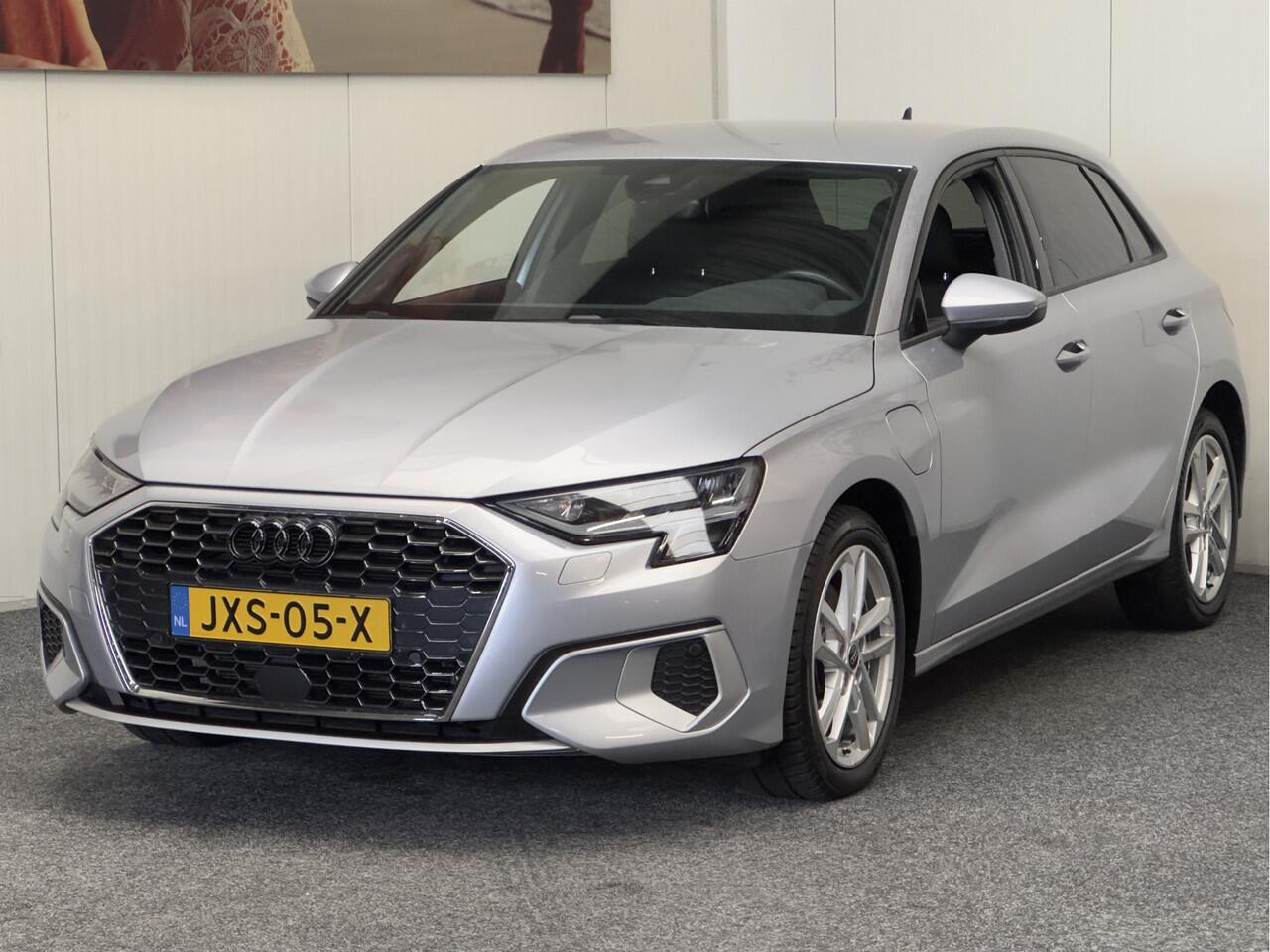 Audi A3 SPORTBACK 40 TFSI E EDITION PHEV AUTOMAAT VIRTUAL DASHBOARD STUUR FLIPPERS MET WINTERSET APPLE CARPLAY NAVIGATIE STOELVERWARMING ZEER MOOI !! 3010