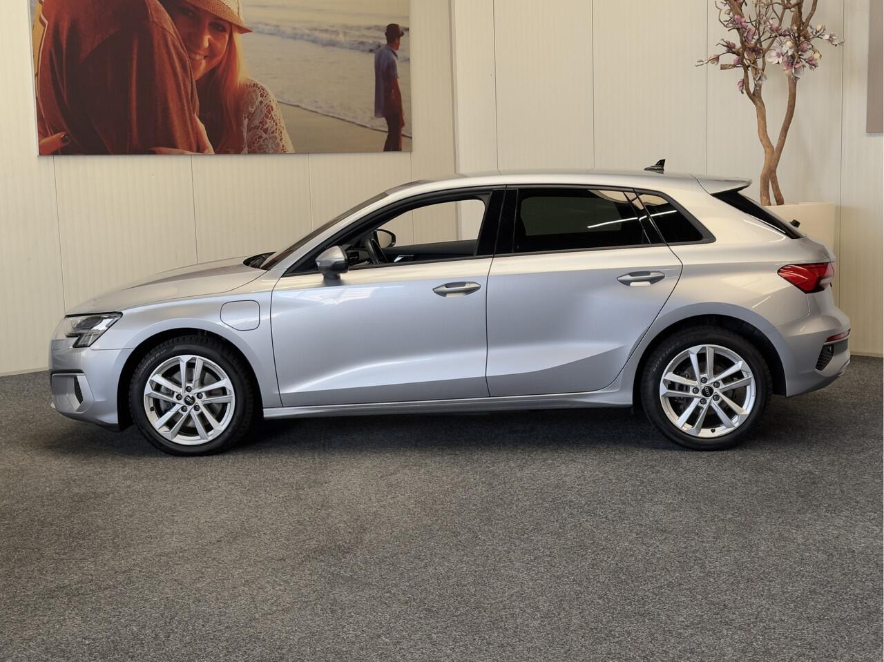 Audi A3 SPORTBACK 40 TFSI E EDITION PHEV AUTOMAAT VIRTUAL DASHBOARD STUUR FLIPPERS MET WINTERSET APPLE CARPLAY NAVIGATIE STOELVERWARMING ZEER MOOI !! 3010