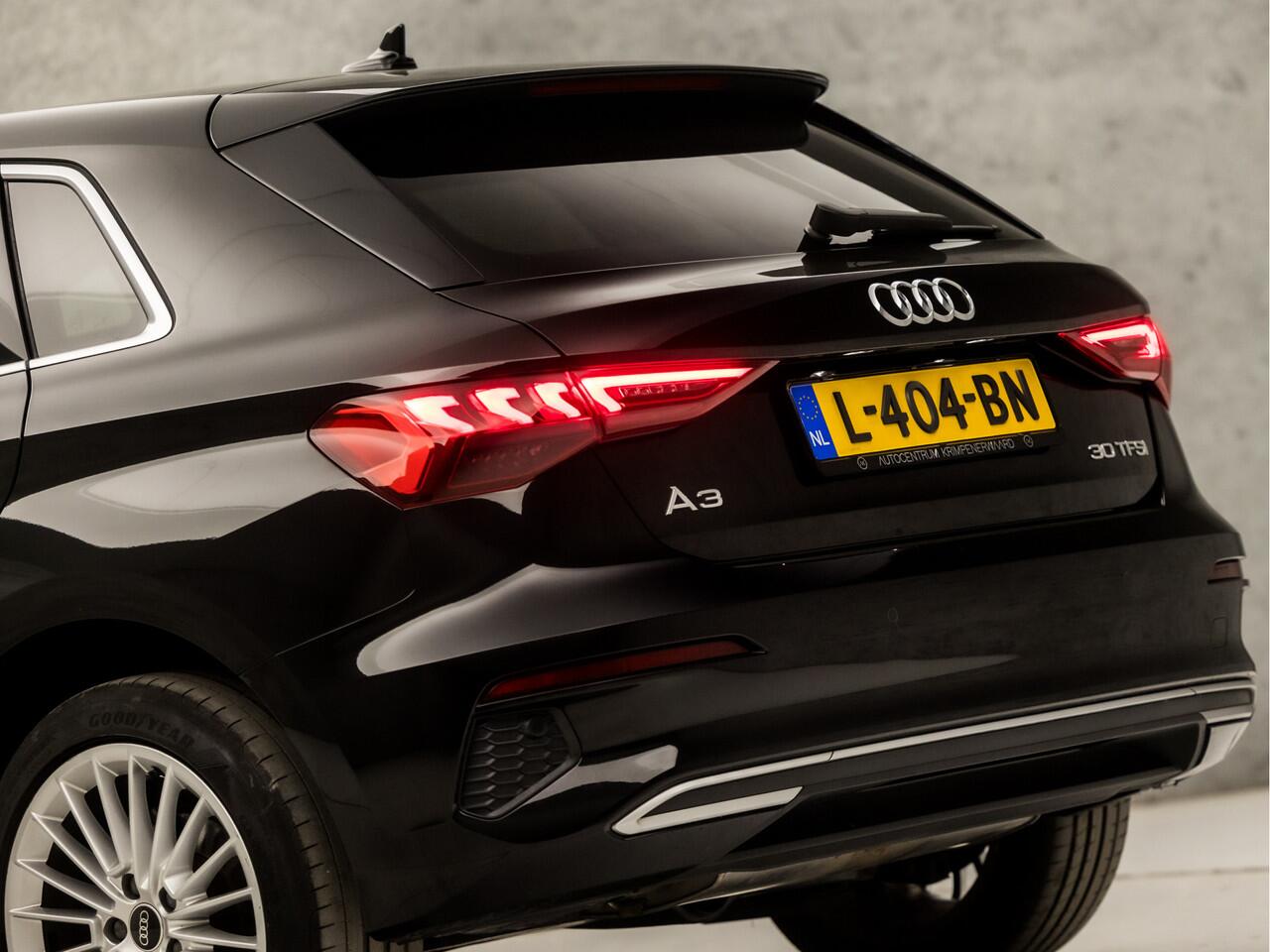 Audi A3 SPORTBACK 30 TFSI Sportline Automaat (APPLE CARPLAY, GROOT NAVI, CLIMATE, GETINT GLAS, SPORTSTOELEN, CRUISE, MATRIX LED, PARKEERSENSOREN, NIEUWSTAAT)