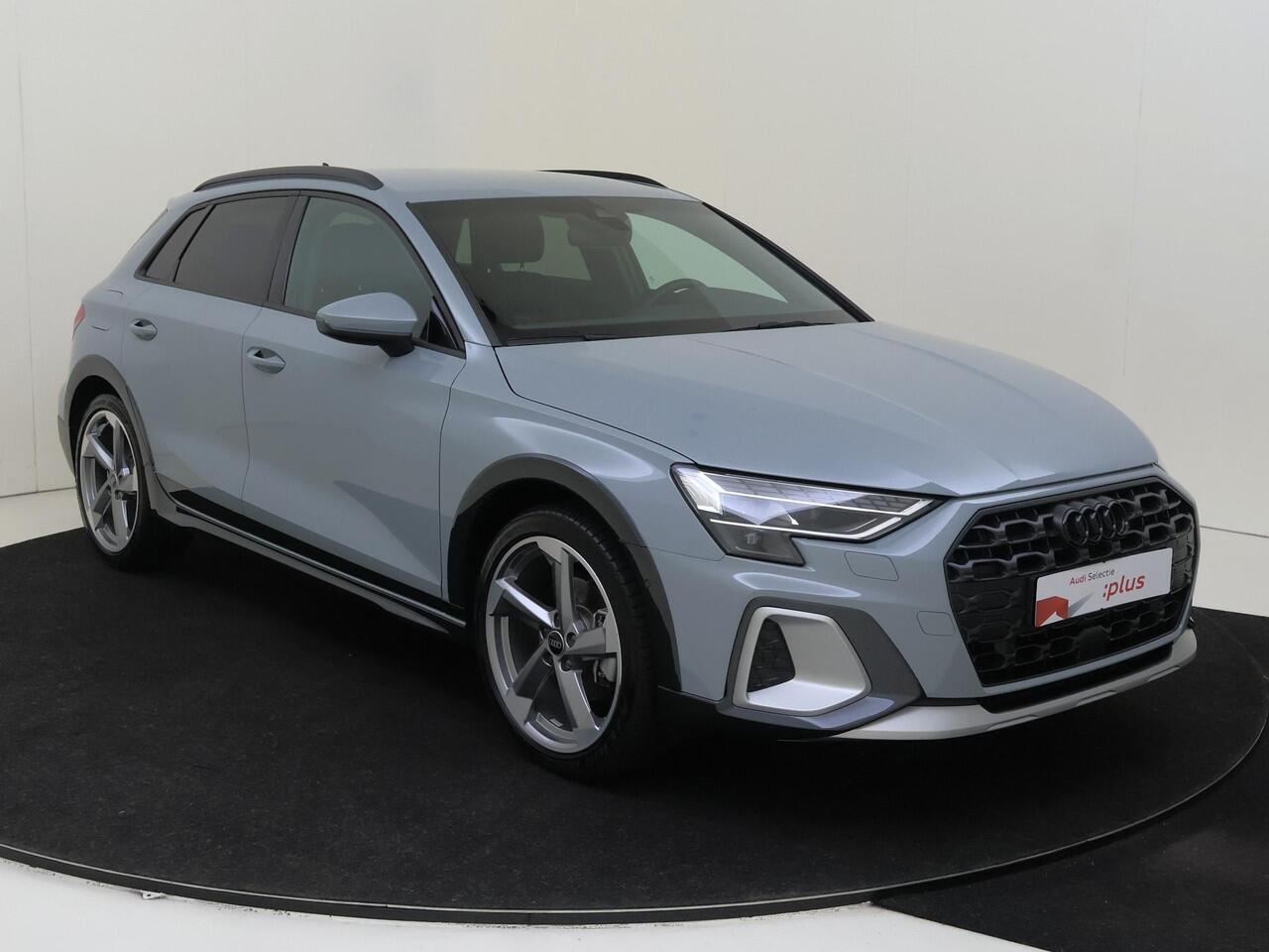 Audi A3 SPORTBACK allstreet 35 TFSI Advanced edition | Trekhaak | Parkeeerassistent | Keyless | Virtual cockpit Plus | Stoelverwarming | Achteruitrijcamera | Adaptieve cruise control | Navigatie Plus |