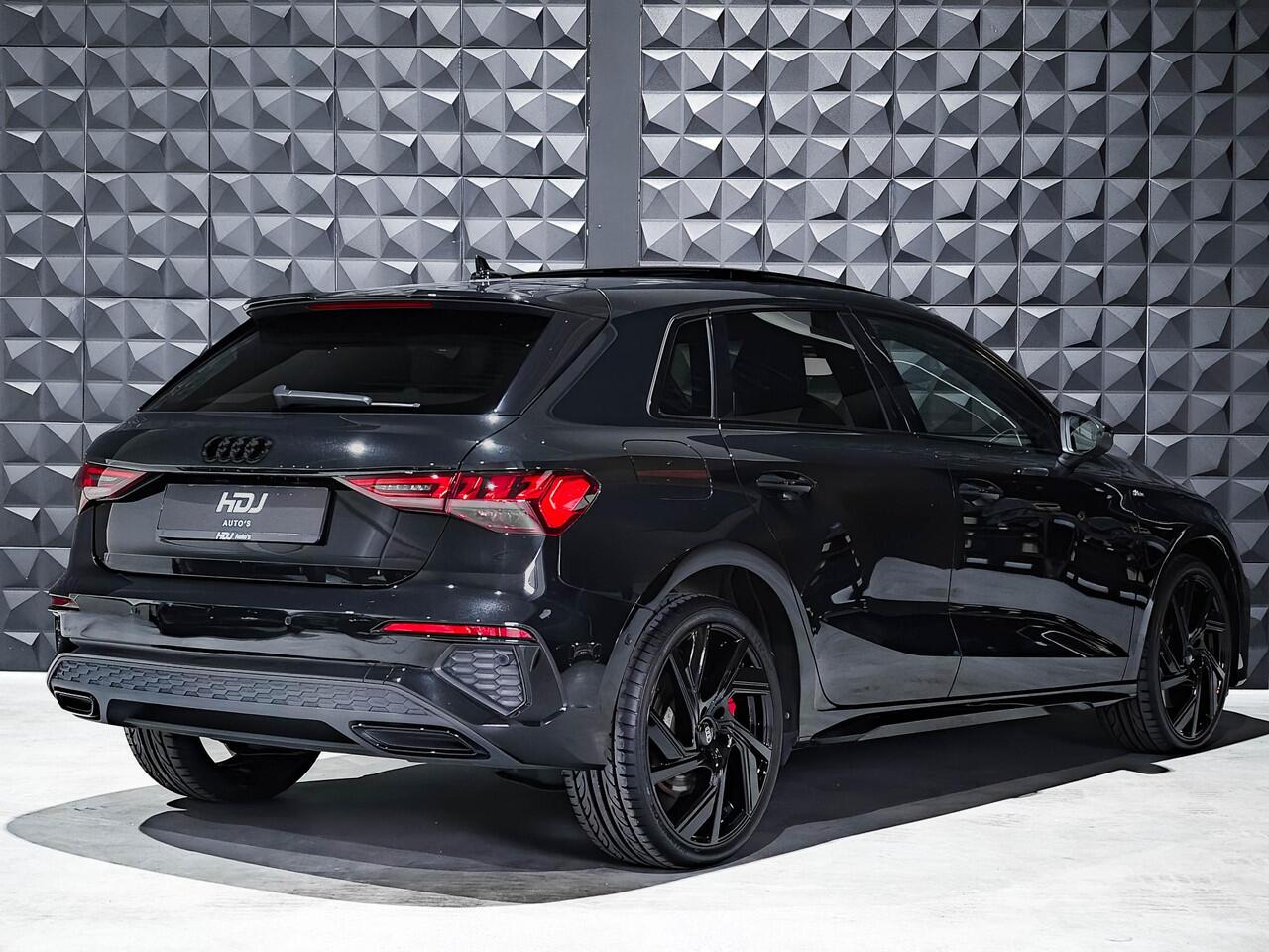 Audi A3 SPORTBACK 45 TFSI e S Line | Pano | 19"| B&O | Leer | Matrix | RS stoelen |