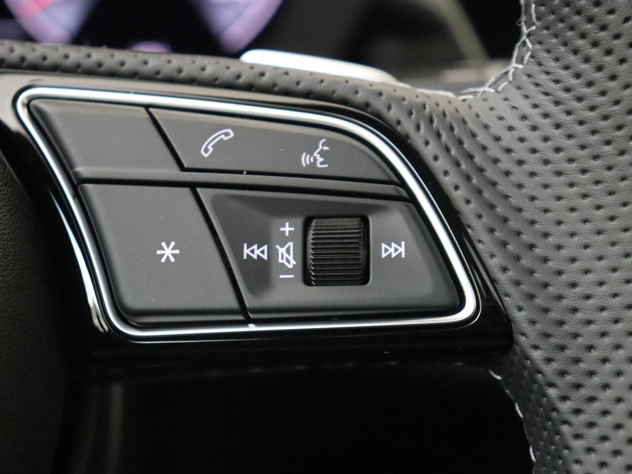 Audi A3 SPORTBACK 30 TFSI S edition | Daytonagrijs Exclusive Matlak | PANO | Ambiente lichtpakket Pro | Stoelverwarming | Optiek zwart Plus| 18 Inch | PDC Voor/Achter | 3-zone airco | Carplay/Andriod Auto | Draadloos lader | Privacy Glass