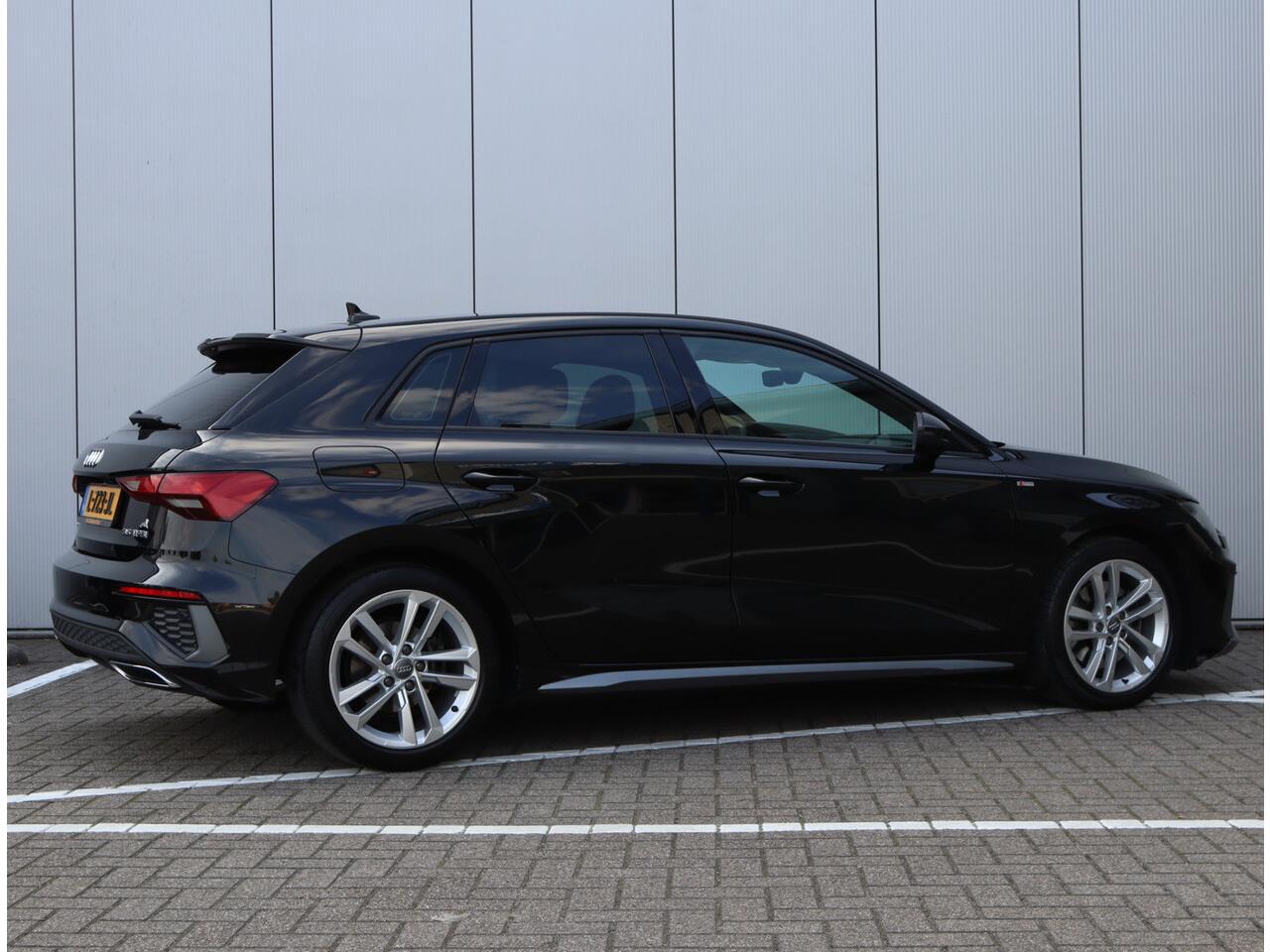 Audi A3 SPORTBACK 35 TFSI S-Line | Nieuw model | ACC | Stoelverwarming | 150PK