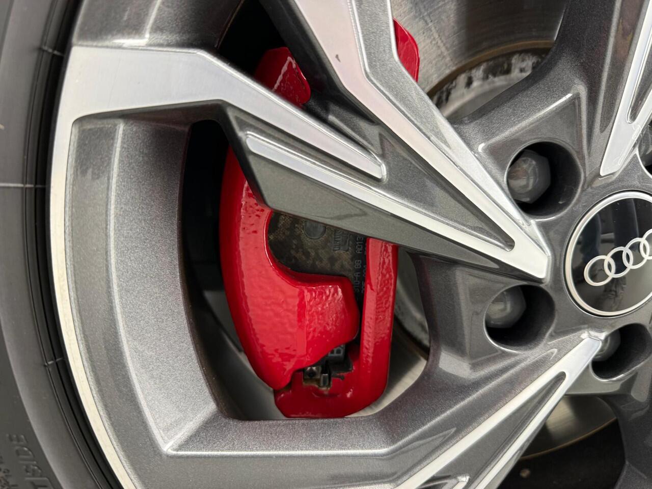 Audi A3 SPORTBACK 45 TFSI e S edition Competition | Zwart optiek | 18" | LED | Audi Sound | Ambiënt Lighting