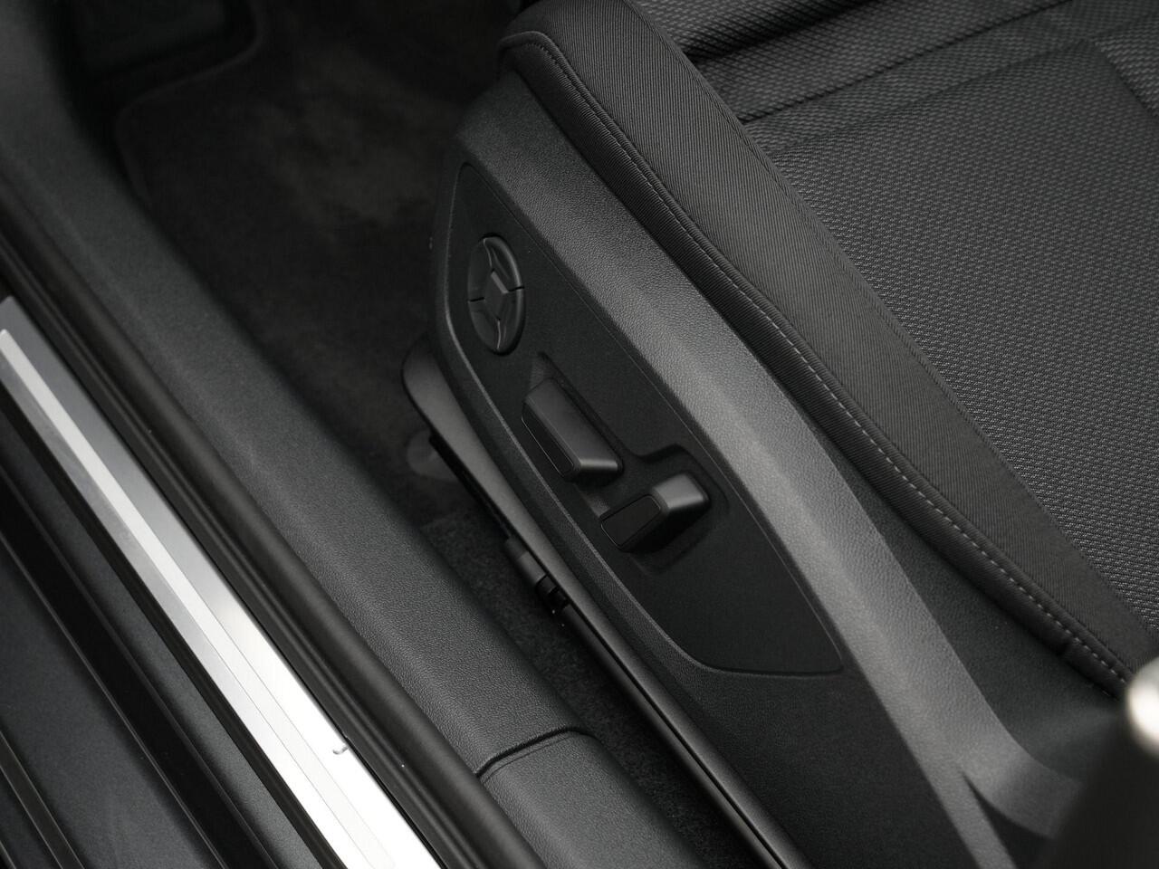 Audi A3 SPORTBACK 45 TFSI e 272 pk S-tronic S-Line | Elektr. verstelbare stoel | Achteruitrijcamera | Stoelverwarming | Adaptive Cruise | Navigatie