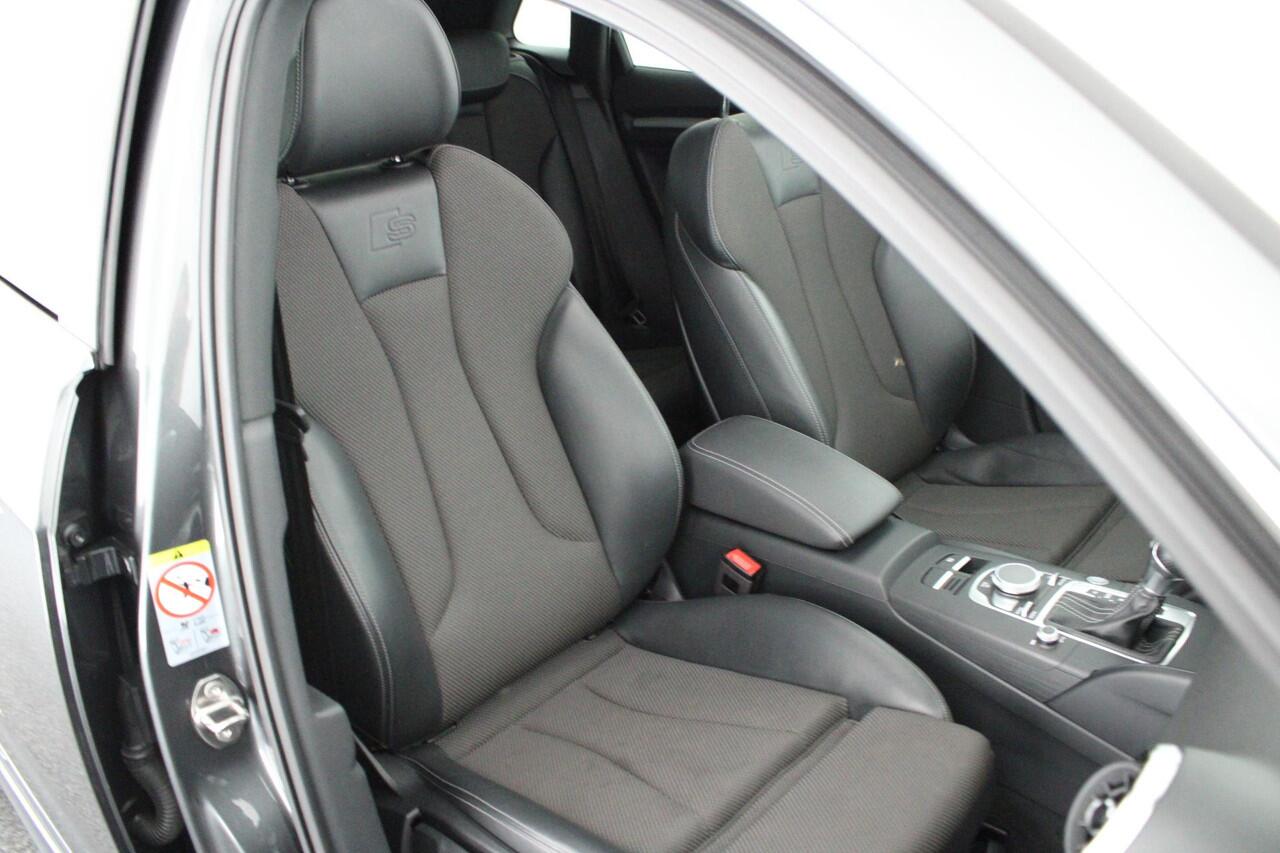 Audi A3 SPORTBACK 40 e-tron 204pk S-Line Trekhaak Keyless Stoelverwarming Panoramadak Navigatie