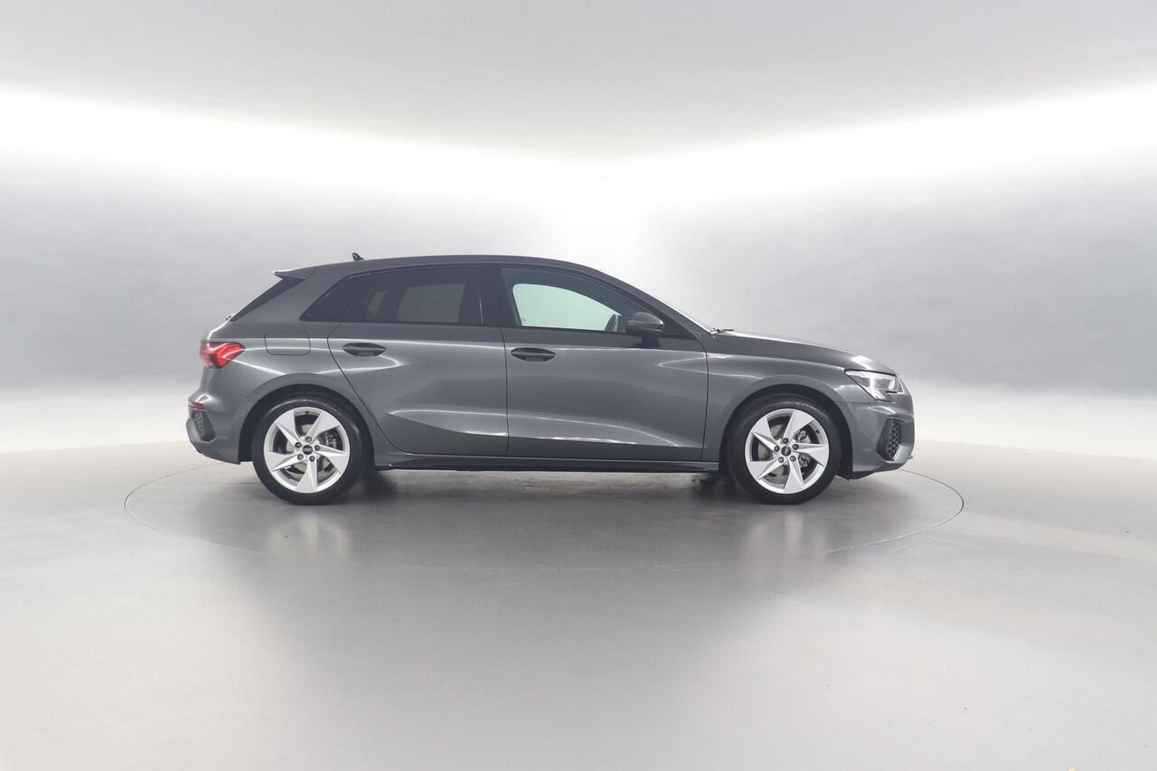 Audi A3 SPORTBACK 35 TFSI 150pk S edition S-Tronic / Navigatie / Adaptive Cruise Control / Parkeersensoren