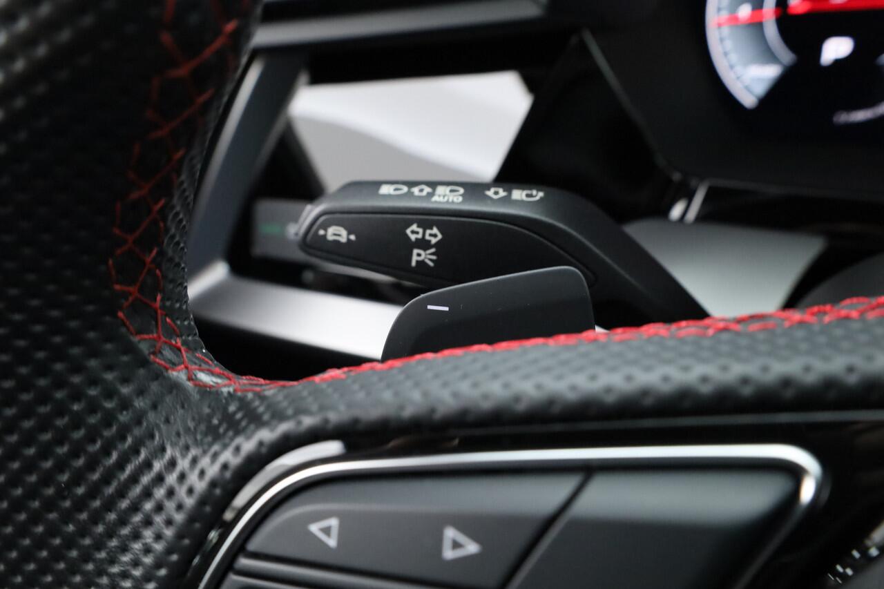 Audi A3 SPORTBACK 35 TFSI | Pano | Afn. Trekhaak | Sportstoelen | Apple CarPlay | Stoelverw. | Camera | 17"