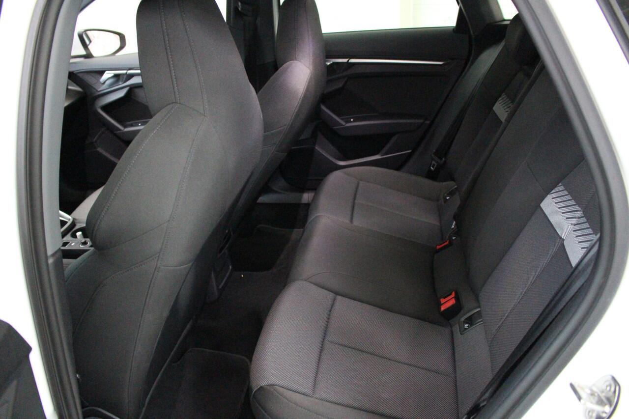 Audi A3 SPORTBACK 30 TFSI Advanced edition Navigatie | Climate control | Cruise Control | Lichtmetalen velgen