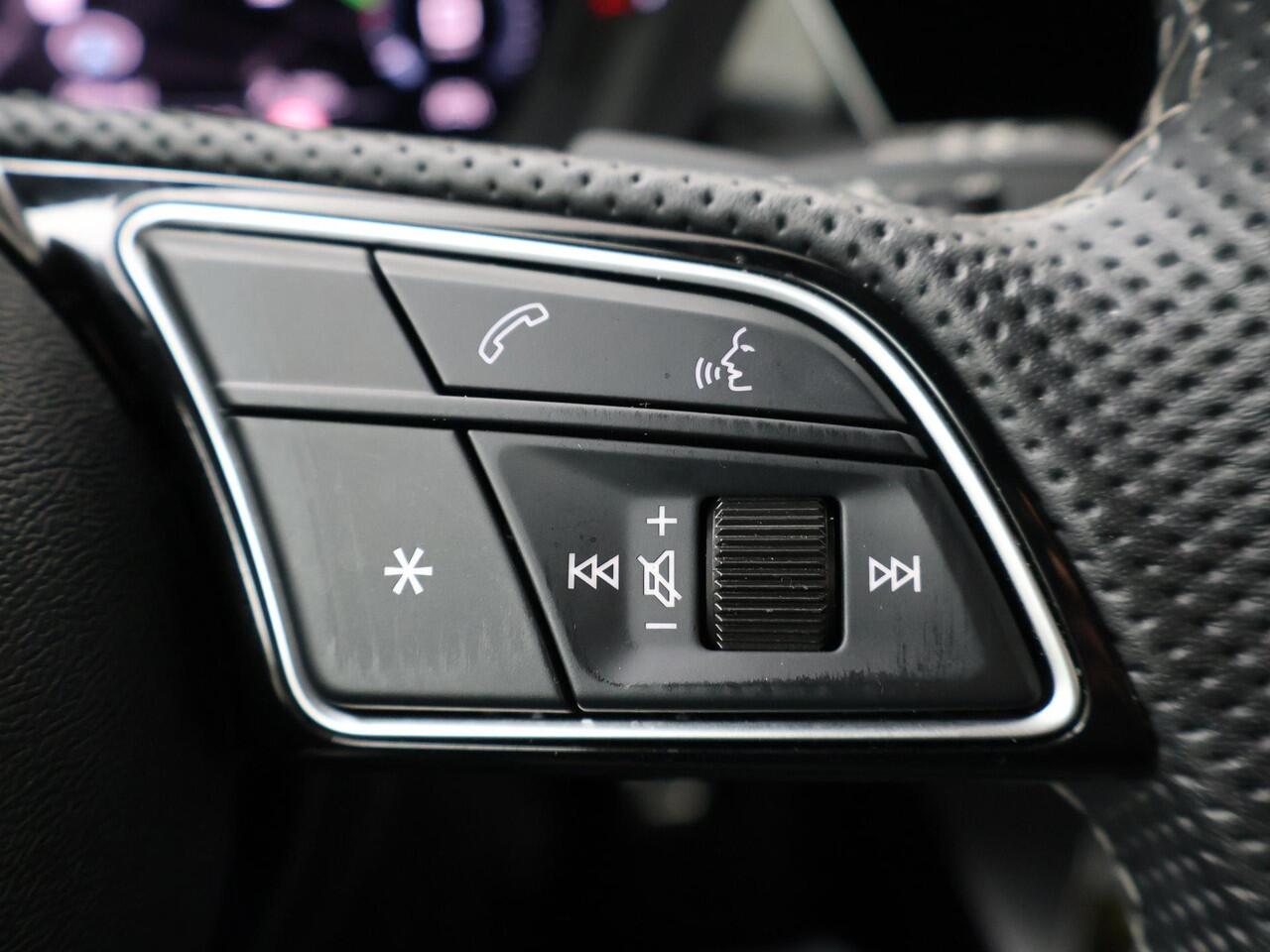 Audi A3 SPORTBACK 35 TFSI S edition | 150 PK | Automaat | Multifunctioneel stuurwiel | Parkeersensoren | Stoelverwarming |