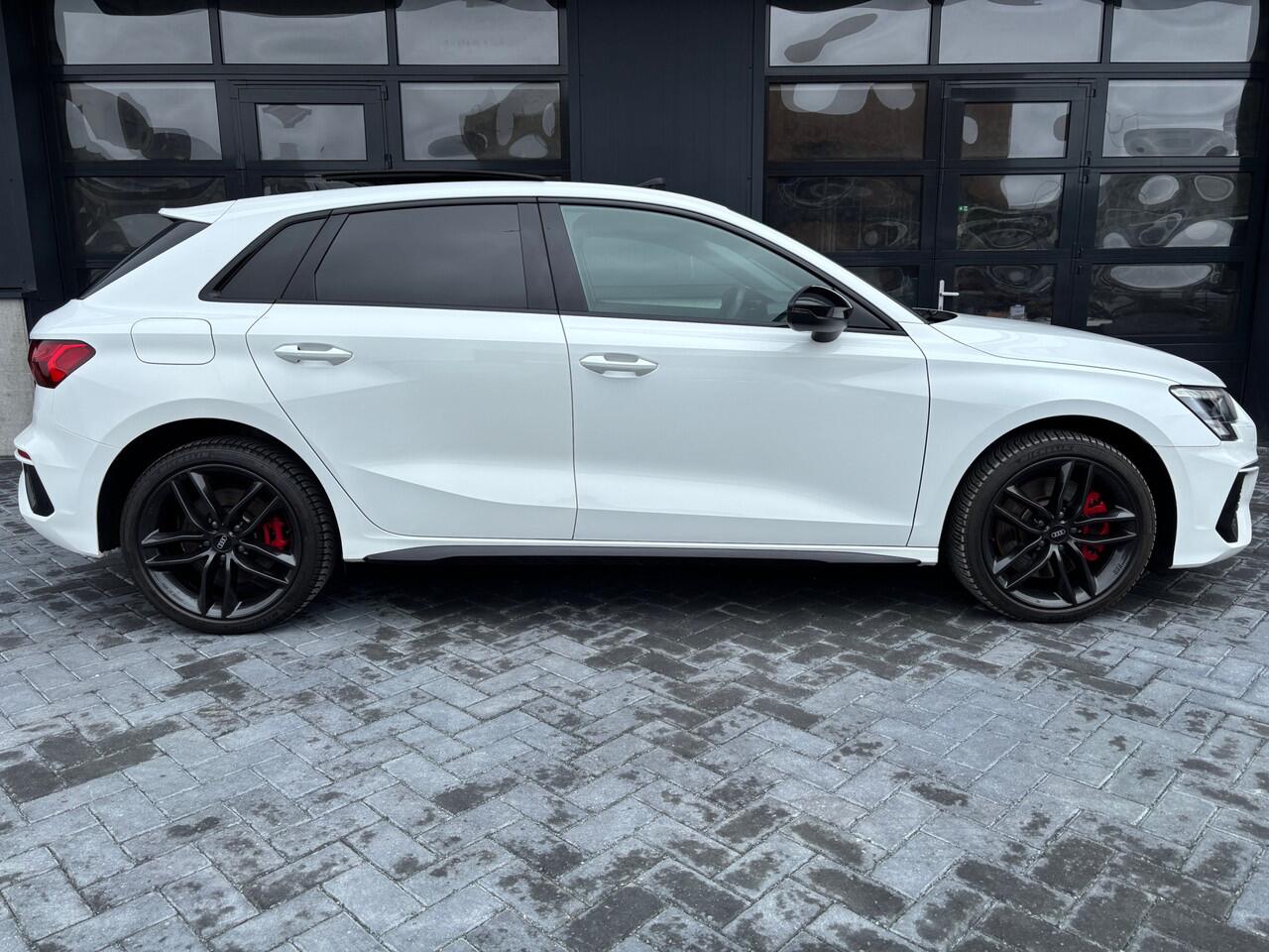 Audi A3 SPORTBACK 45 TFSI e-tron 245 pk S-line Black Pano