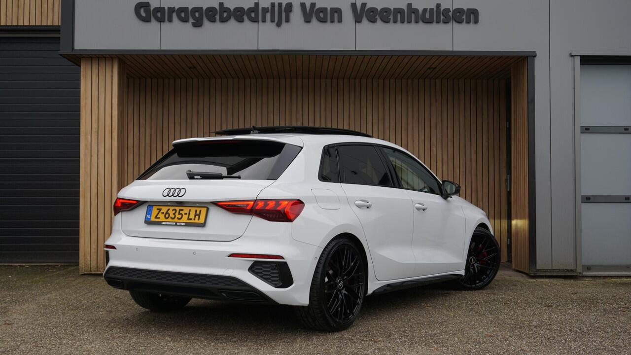 Audi A3 SPORTBACK 45 TFSI e 245pk 3x S-Line & Competition *Black Optik* Pano.Dak 19inch B&O Ambiance verlichting Virtual *Zeer Nette A3* 46010km!