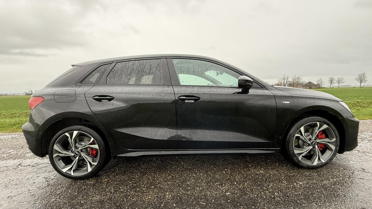 Audi A3 SPORTBACK 45 TFSI e plug in hybride S line, 200 KW/272 PK(!) DEMO S Line, Comfort pakket, Automaat, 18", Panorama, Clima, Black pareleffect