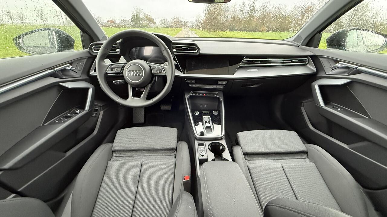 Audi A3 SPORTBACK 45 TFSI e plug in hybride S line, 200 KW/272 PK(!) DEMO S Line, Comfort pakket, Automaat, 18", Panorama, Clima, Black pareleffect