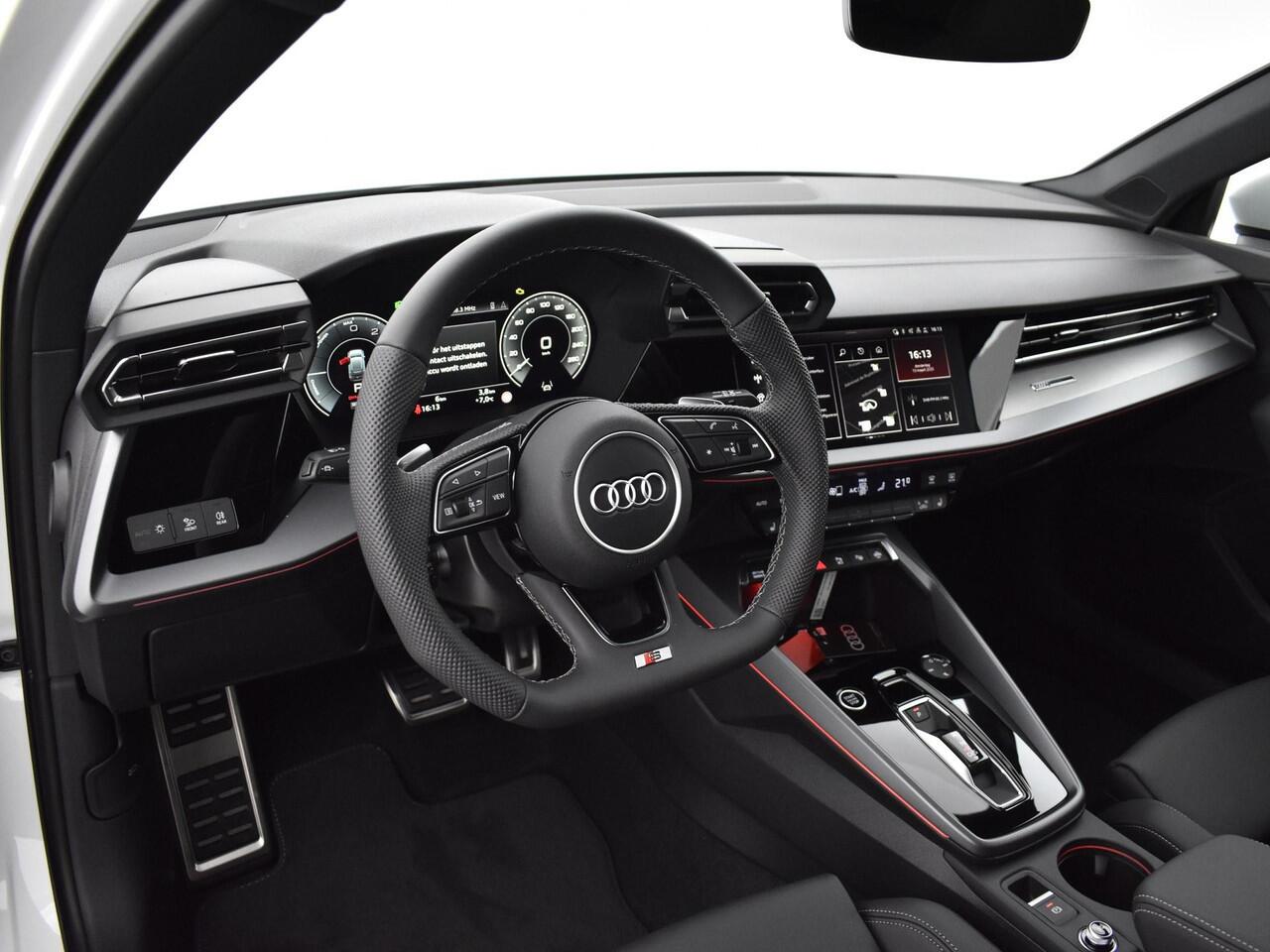 Audi A3 SPORTBACK Advanced edition 40 TFSI e 204 PK · Lederen bekleding · Comfortsleutel · 18" LM Velgen · Assist. Driving + Parking plus