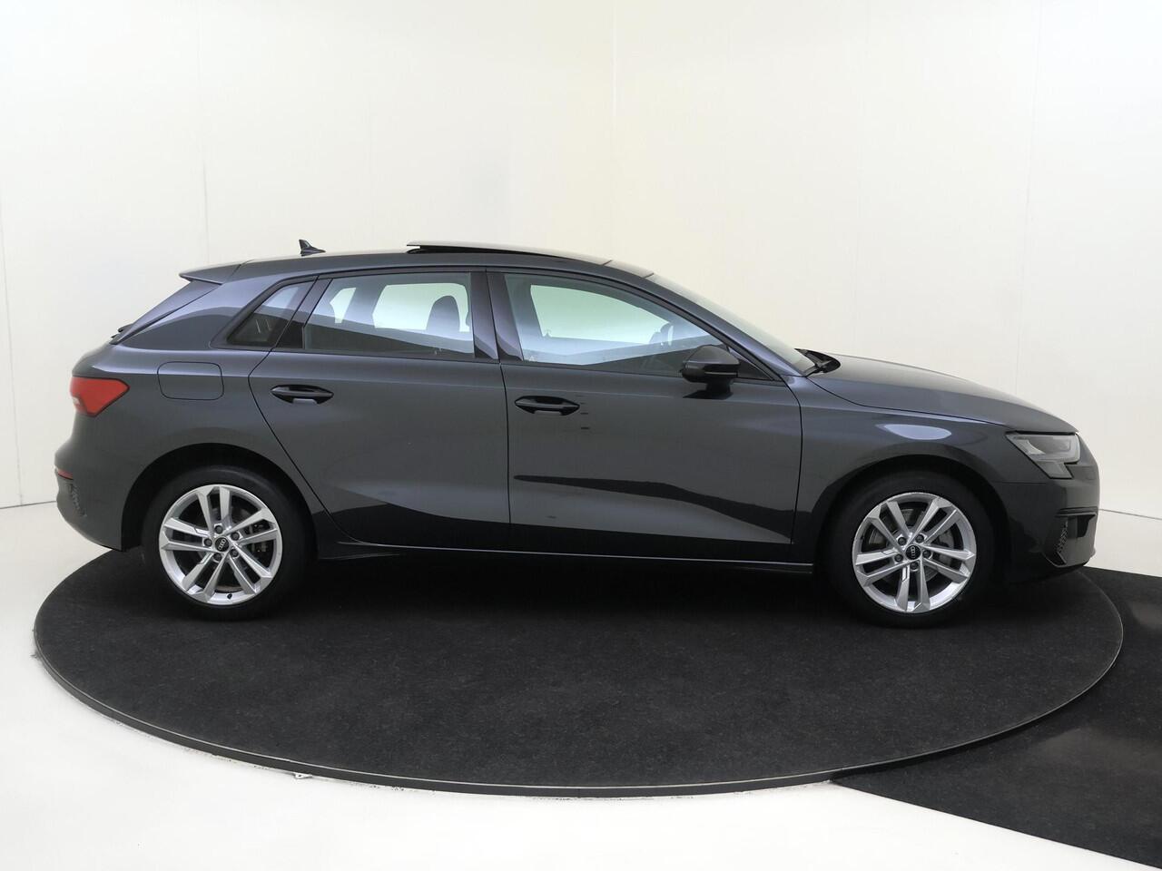 Audi A3 SPORTBACK 40 TFSI e Edition | Panoramadak | Parkeersensoren achter | Cruise control | CarPlay | Electronic climate control | Lane assist |