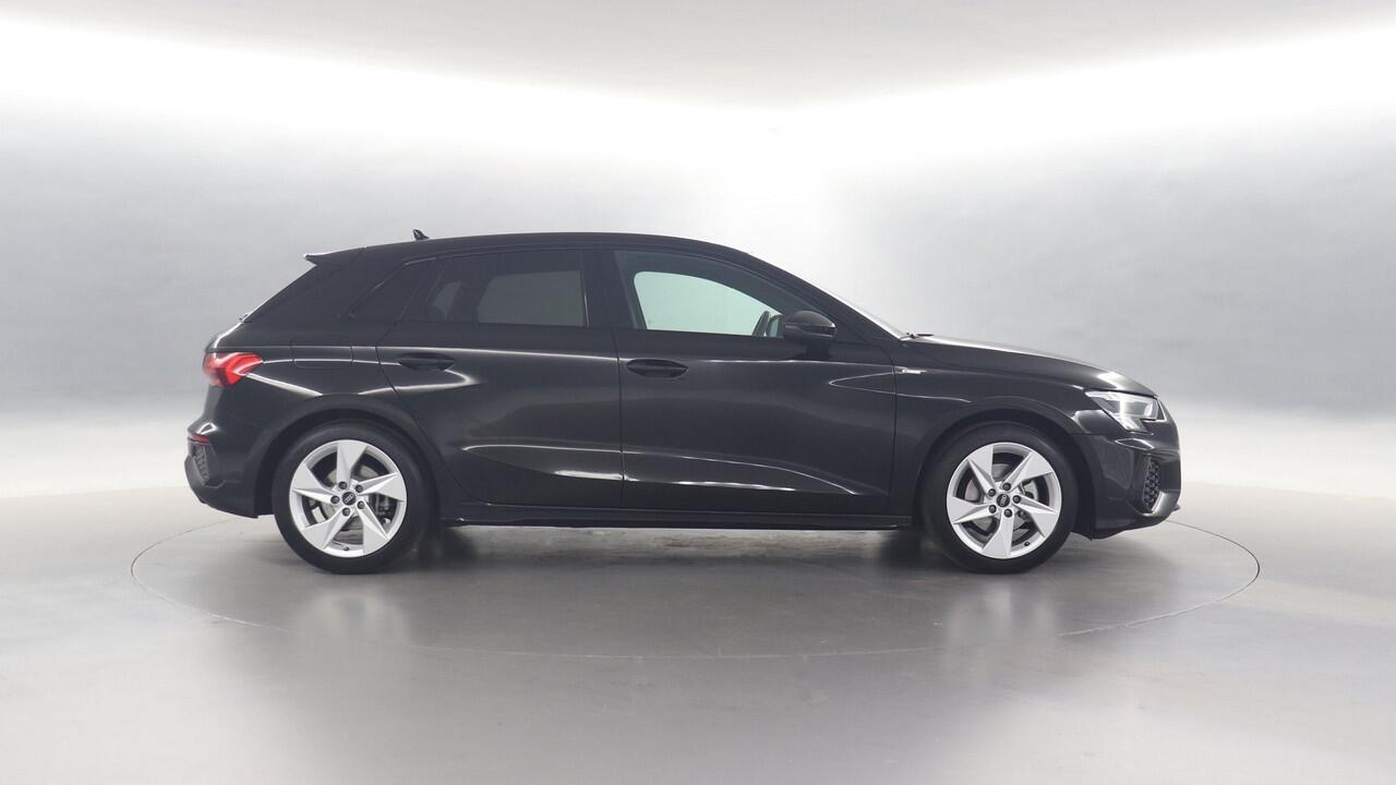 Audi A3 SPORTBACK 35 TFSI 150pk S Edition S-Tronic / Navigatie / Adaptive Cruise Control / Parkeersensoren