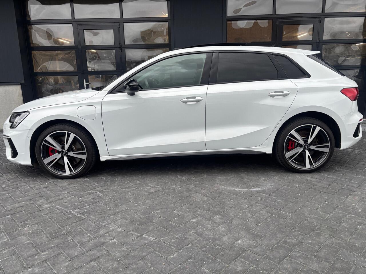 Audi A3 SPORTBACK 45 TFSI e-tron 245 pk S-line Competition