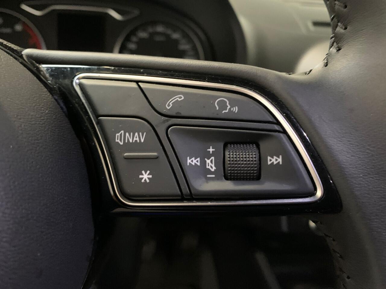 Audi A3 SPORTBACK 30 TFSI Advance Sport G-tron Carplay!