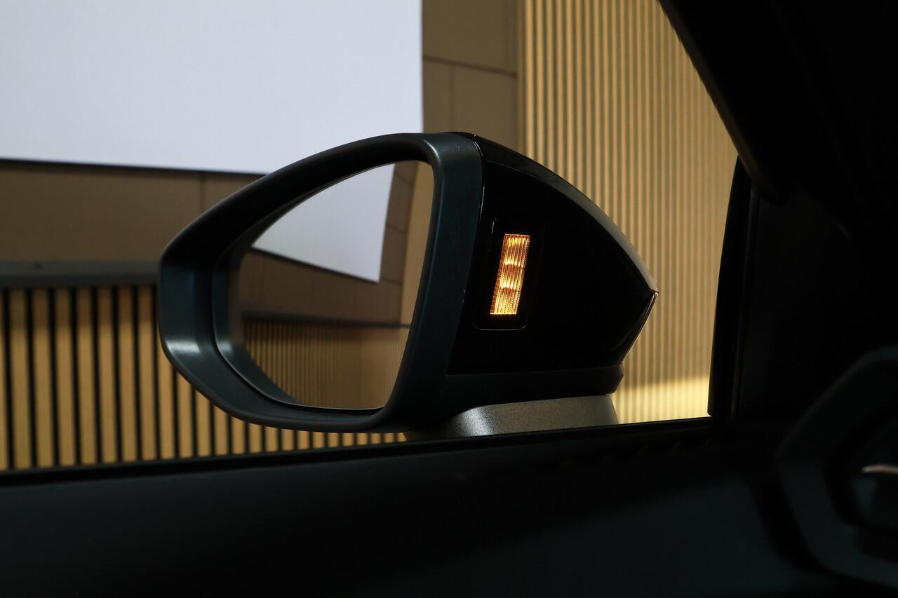 Audi A3 SPORTBACK 45 TFSI e 272pk S edition Competition Pano/Matrix LED/Navi+/Keyless/Camera/Head-up/Sonos/ACC/Dodehoek