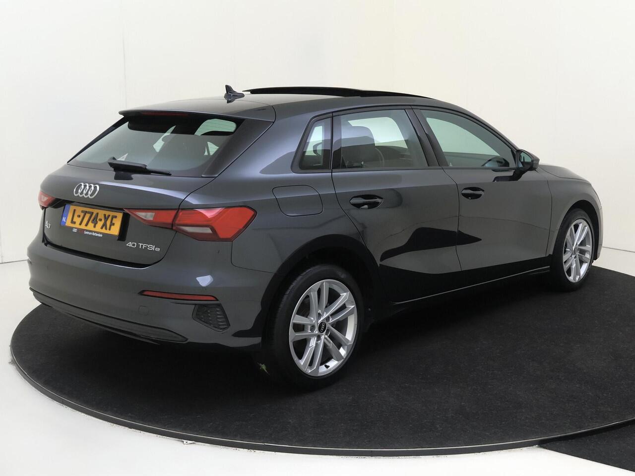 Audi A3 SPORTBACK 40 TFSI e Edition | Panoramadak | Parkeersensoren achter | Cruise control | CarPlay | Electronic climate control | Lane assist |