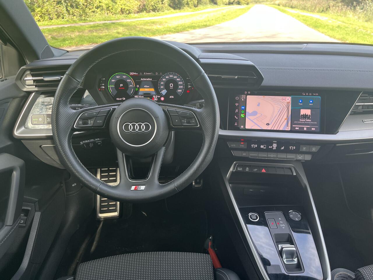 Audi A3 SPORTBACK 45 TFSI e S edition Competition / 245pk / Zwart Optiek / 18 Inch / getint glas / Getint glas