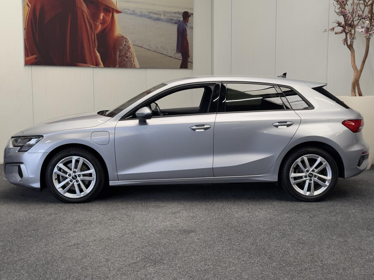 Audi A3 SPORTBACK 40 TFSI E EDITION PHEV AUTOMAAT VIRTUAL DASHBOARD STUUR FLIPPERS MET WINTERSET APPLE CARPLAY NAVIGATIE STOELVERWARMING ZEER MOOI !! 3010