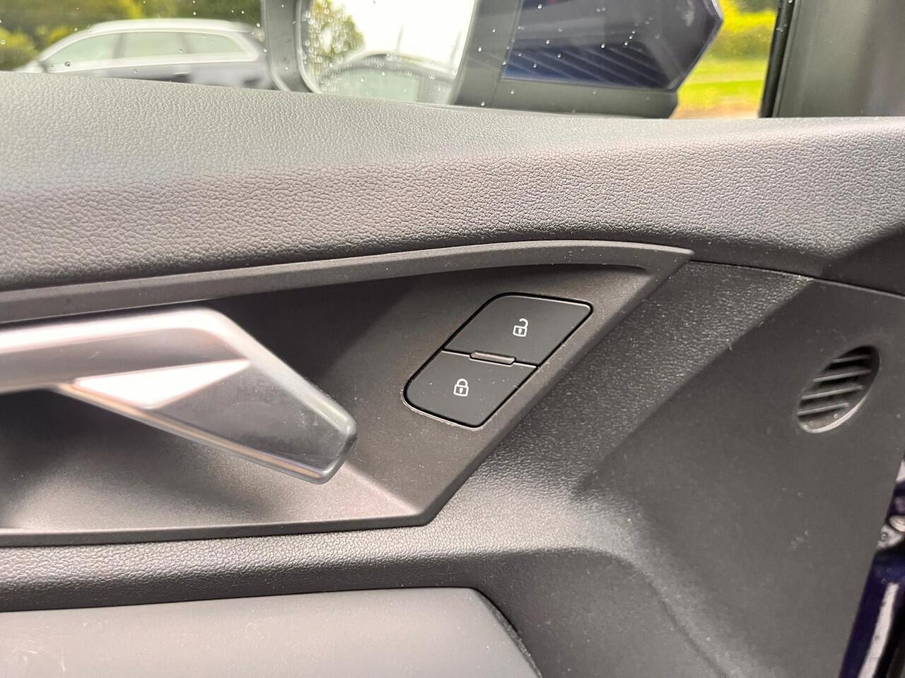 Audi A3 SPORTBACK 35 TFSI Business edition Alu wielen/Navi/Airco-Ecc