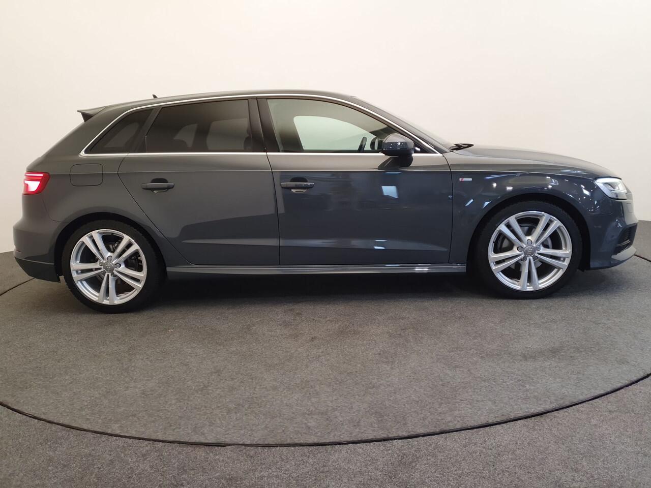 Audi A3 SPORTBACK 30 TFSI Sport S Line Cruise control, Stoelverwarming, Parkeersensoren