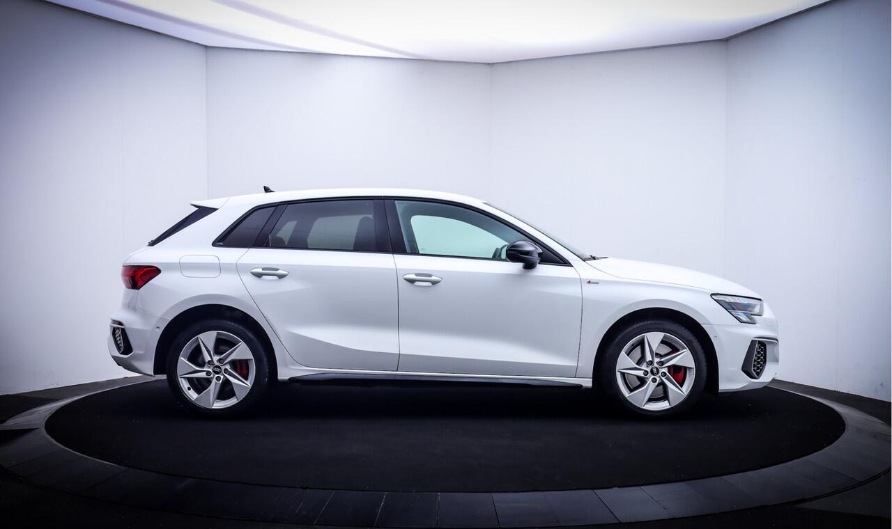 Audi A3 SPORTBACK 45TFSIe S-LINE Edition LED | CAMERA | STOELVERW. | SFEERVERLICHTING | ACC | LANEASSIST | DAB