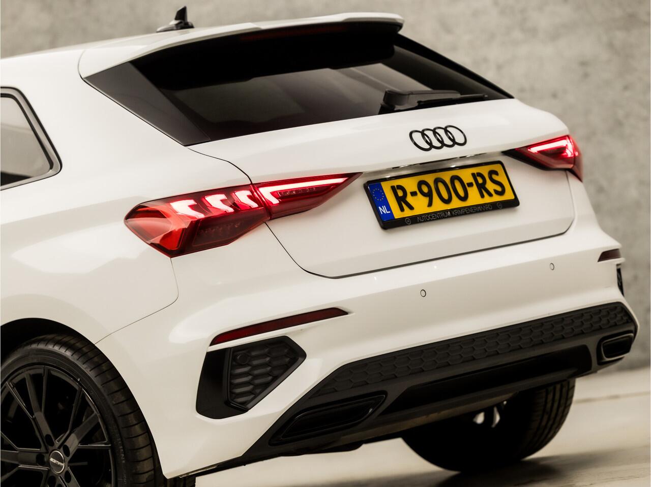 Audi A3 SPORTBACK 30 TFSI S-Line Sport Automaat (2X S-LINE, APPLE CARPLAY, GROOT NAVI, LEDER, ADAPTIVE CRUISE, STOELVERWARMING, SPORTSTOELEN, GETINT GLAS, DAB+, NIEUWE APK, NIEUWSTAAT)