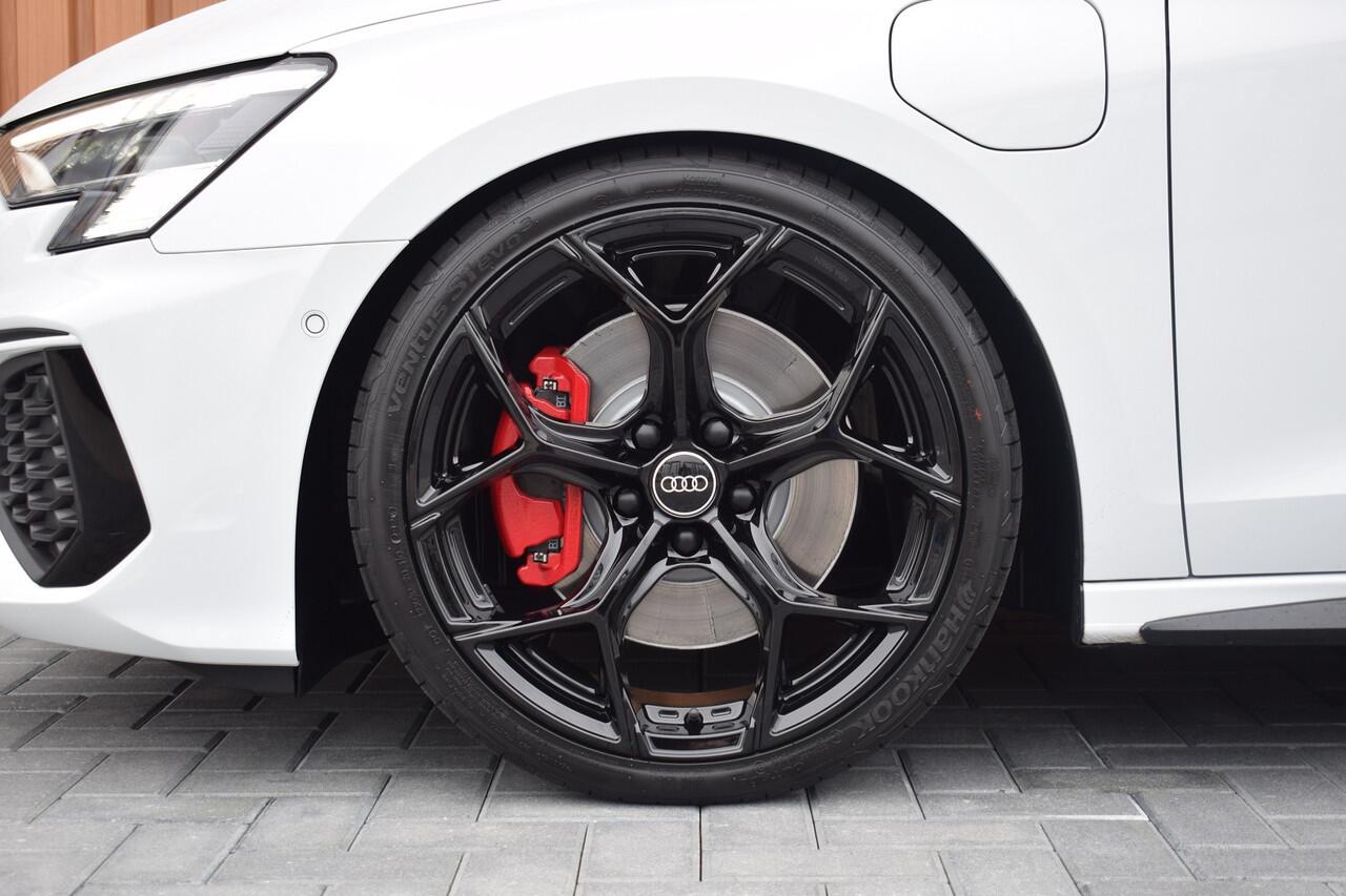 Audi A3 SPORTBACK 45 TFSI e S-line Competition | RS stoelen | Pano | 19"