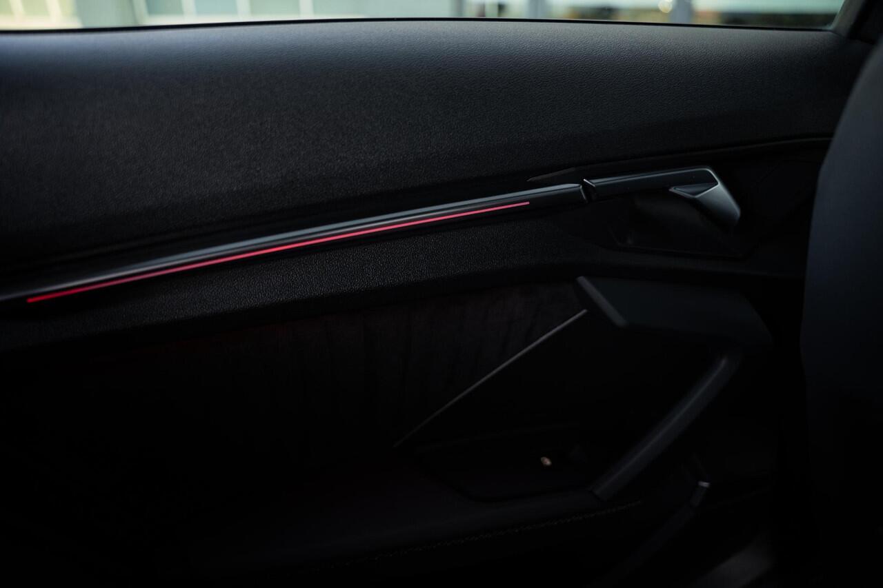 Audi A3 SPORTBACK 40 TFSI e Business edition 2X S-line / ACC / RS Stoel / MATRIX / DEALER ONDERHOUDEN / ELEKTRISCHE ACHTERKLEP / DEALER ONDERHOUDEN / GARANTIE