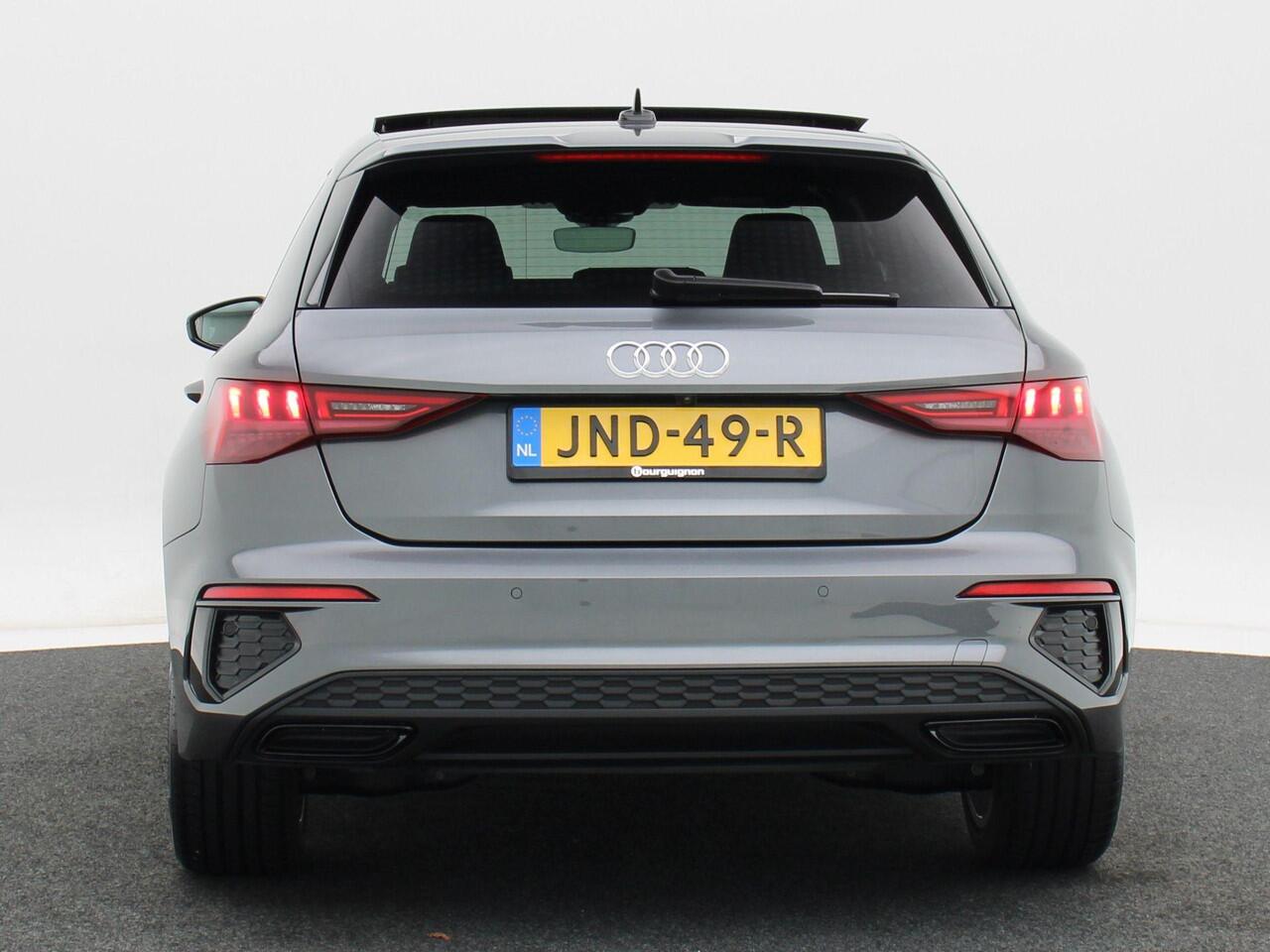 Audi A3 SPORTBACK 45 TFSi e 245 Pk Automaat S-Line | Panoramadak | Full LED | B&O Audio | Leder | Adaptive Cruise | Stoelverwarming | Navigatie | Camera | 17 Inch | 63.543 Km!!