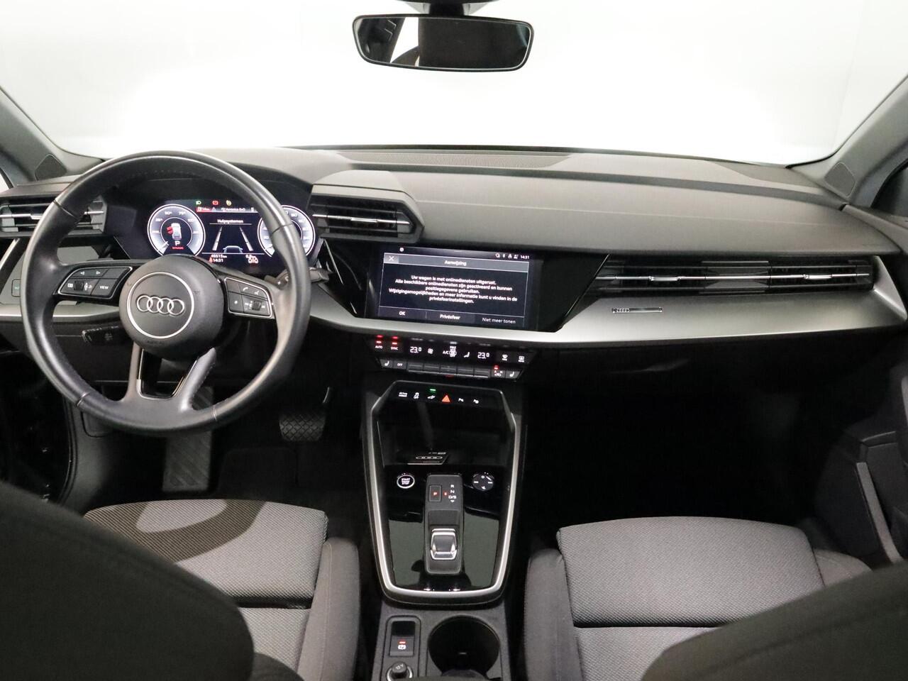 Audi A3 SPORTBACK 40 TFSI e Advanced edition 204 pk S-tronic | SOH 99% | Navigatie | Panoramadak | Parkeersensoren (Park assist) | Achteruitrijcamera | Stoelverwarming | S-Line exterieur |