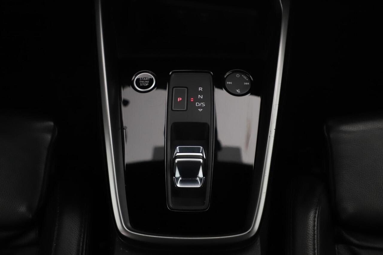 Audi A3 SPORTBACK 30 TFSI Advanced edition Automaat Leder Sportstoelen Stoelverwarming Virtual Navigatie Clima Cruise 17 inch LMV Full LED Lane Assist