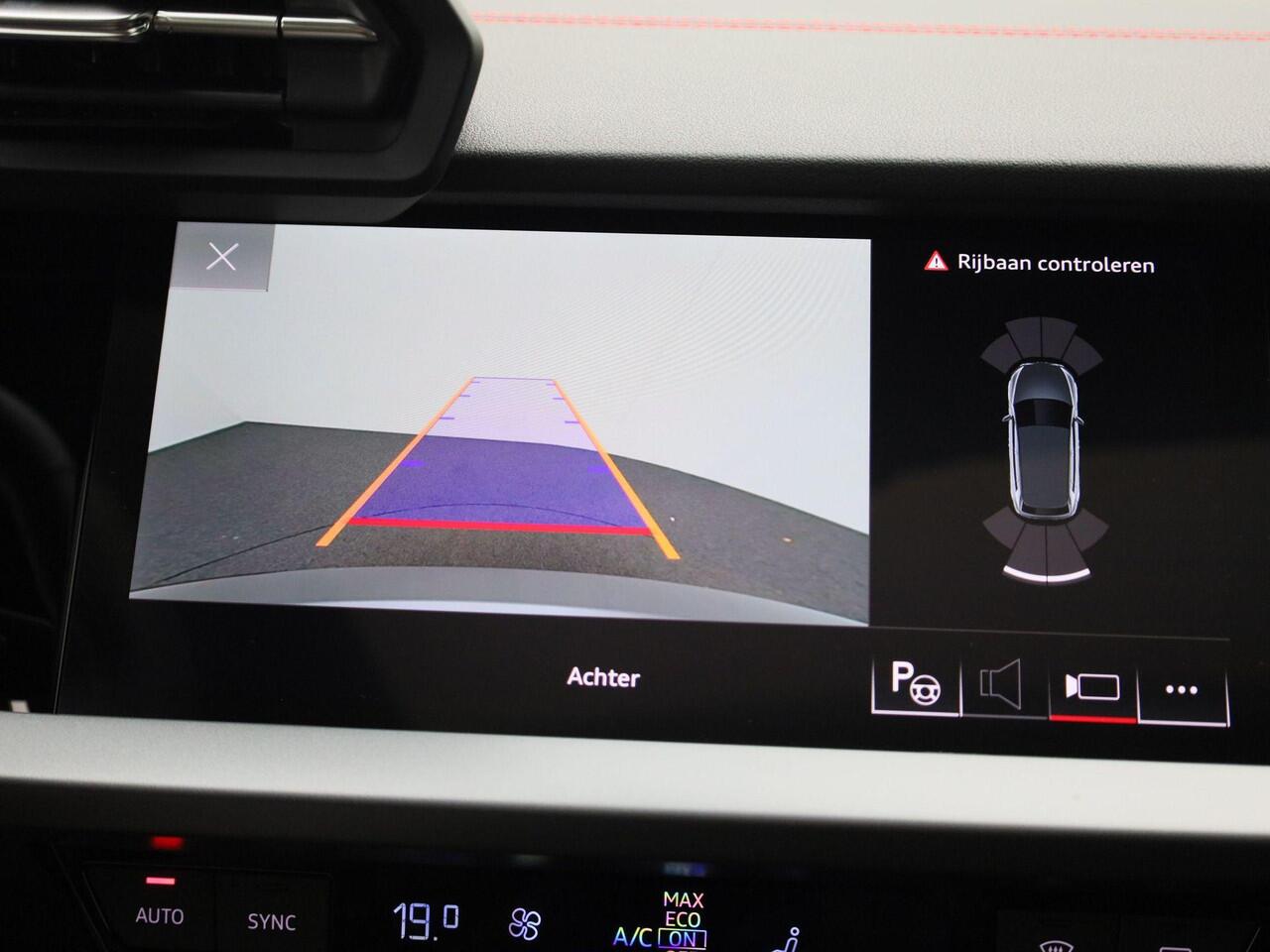 Audi A3 SPORTBACK 45 TFSIe 272PK S Line Competition · Panoramadak · Drive select · Camera + Parkeersensoren · Garantie tot april 2027