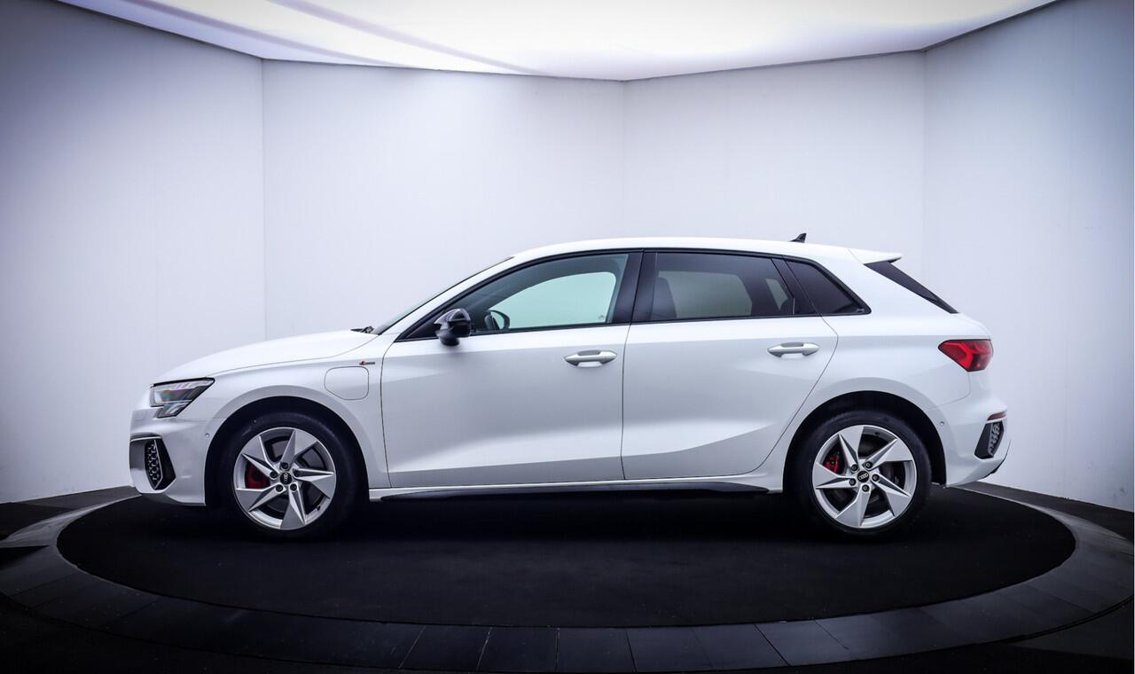 Audi A3 SPORTBACK 45TFSIe S-LINE Edition LED | CAMERA | STOELVERW. | SFEERVERLICHTING | ACC | LANEASSIST | DAB
