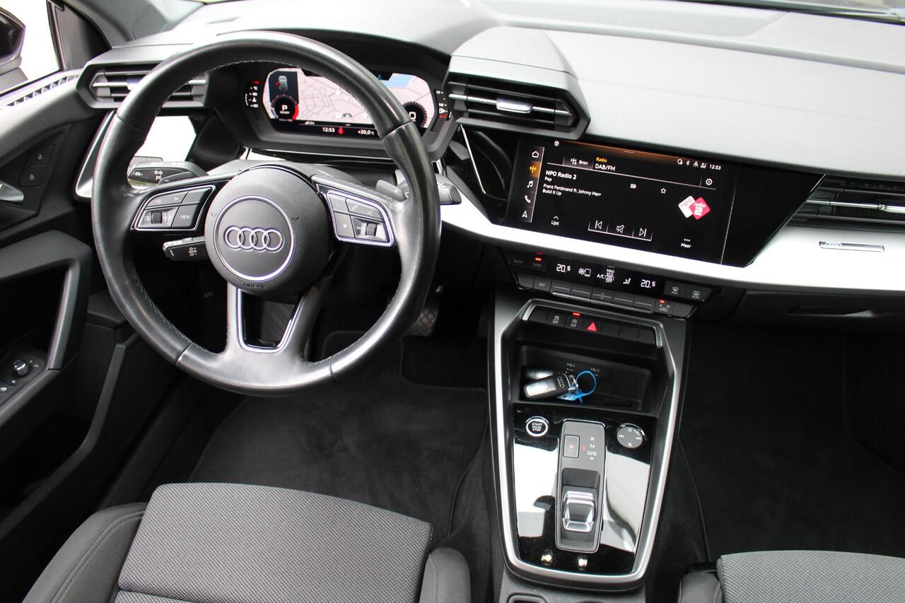 Audi A3 SPORTBACK 30 TFSI Business edition | Panoramadak | Navigatiesysteem | S-line | Automaat