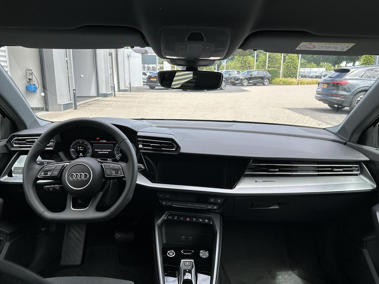 Audi A3 SPORTBACK Advanced edition 40 TFSI e 150 kW / 204 PK Sportba | Stoelverwarming | Adaptieve Cruis Control | Sportstuur | Camera | Sfeerverlichting |