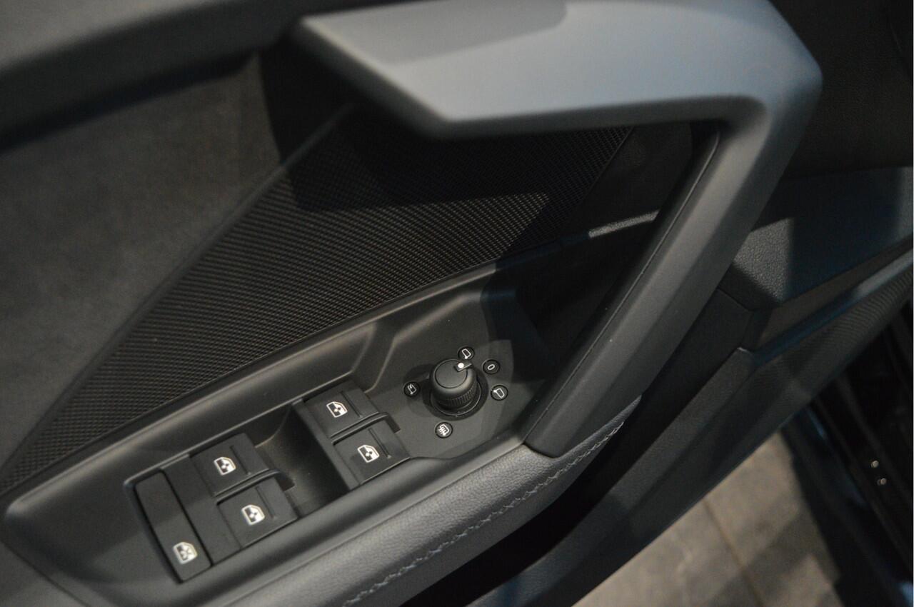 Audi A3 SPORTBACK 30 TDI 3X S-LINE Black Style navi camera led 18 inch !!