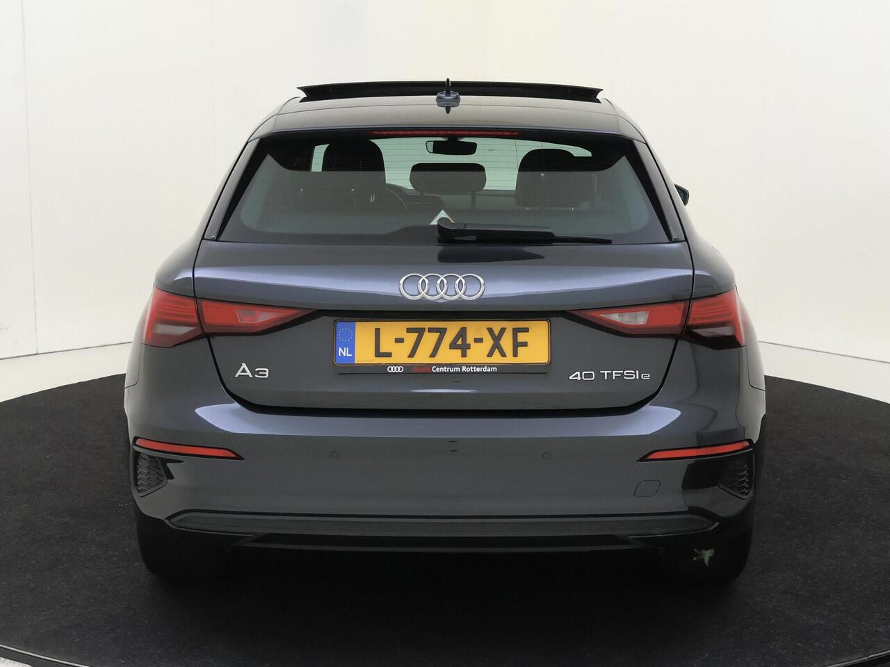 Audi A3 SPORTBACK 40 TFSI e Edition | Panoramadak | Parkeersensoren achter | Cruise control | CarPlay | Electronic climate control | Lane assist |