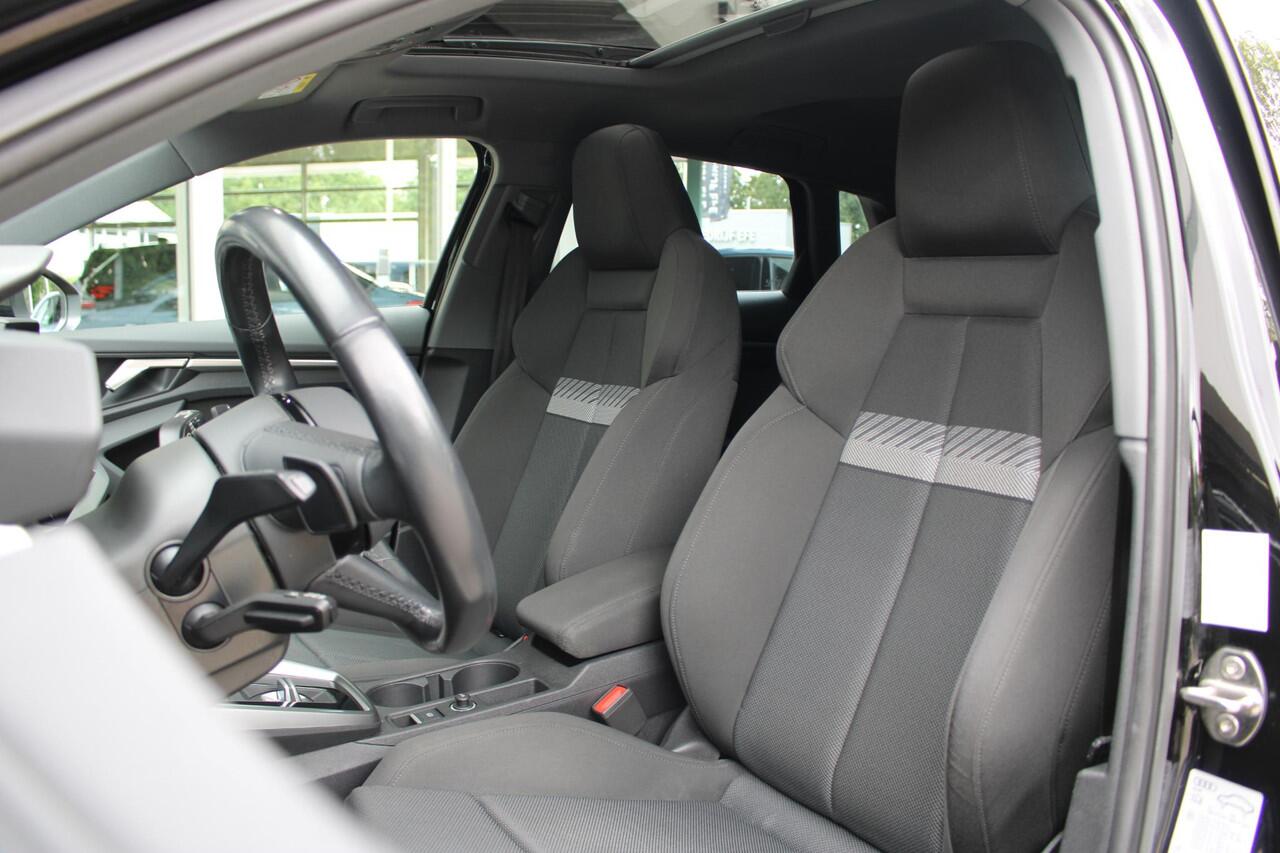 Audi A3 SPORTBACK 30 TFSI Business edition | Panoramadak | Navigatiesysteem | S-line | Automaat