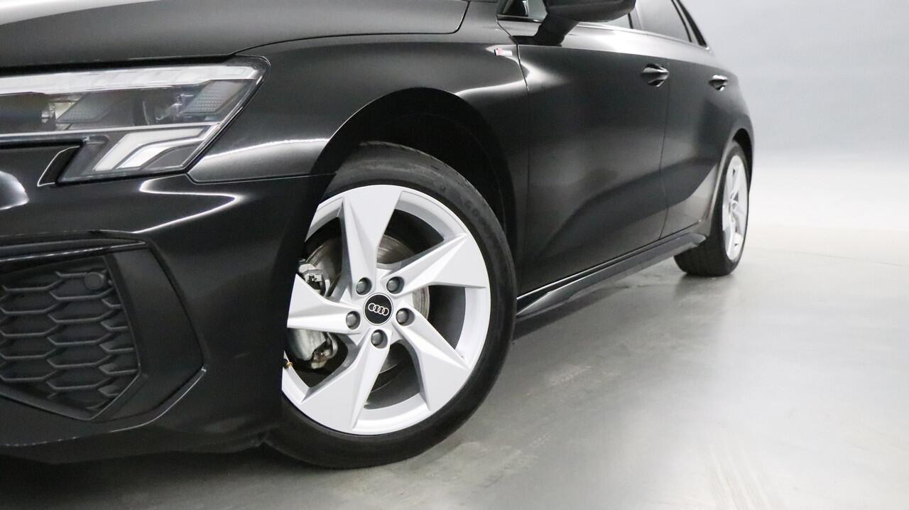 Audi A3 SPORTBACK 35 TFSI 150pk S Edition S-Tronic / Navigatie / Adaptive Cruise Control / Parkeersensoren