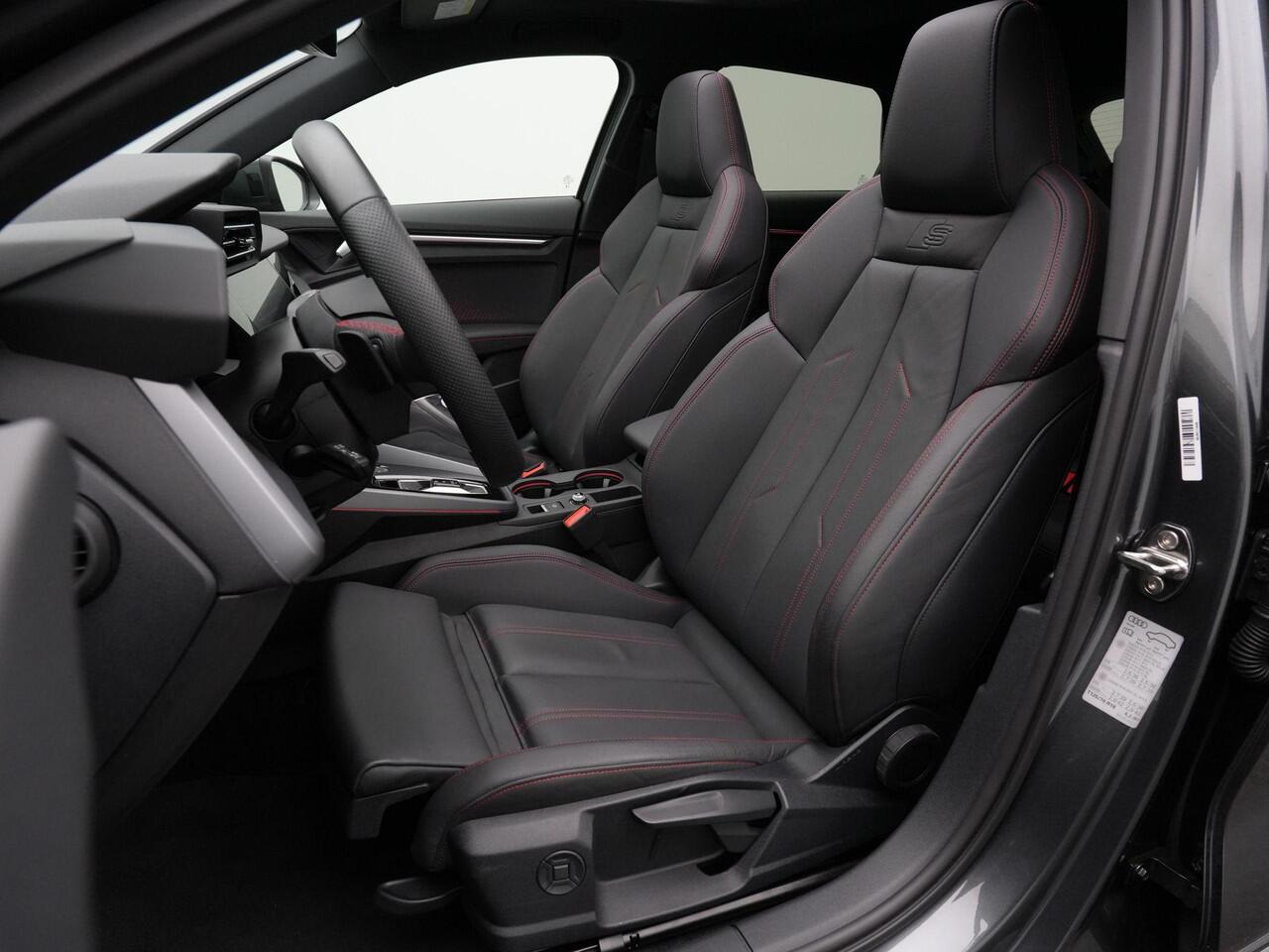 Audi A3 SPORTBACK 35 TFSI 150 pk S-tronic S-Line | Panoramadak | Trekhaak | Head-up display | Matrix LED | Sonos