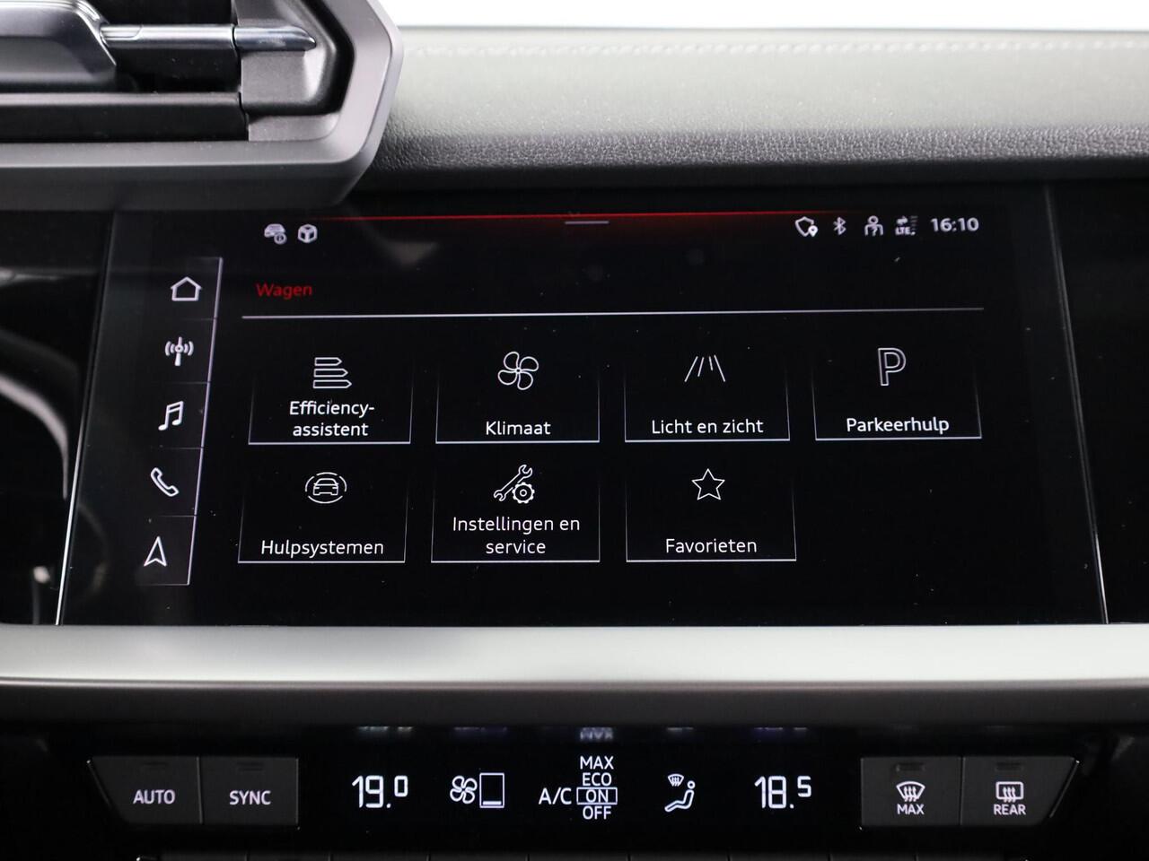 Audi A3 SPORTBACK 35 TFSI S edition | Verlengde Garantie | Optiek zwart pakket | Parkeersensoren achterzijde | Afneembare trekhaak |